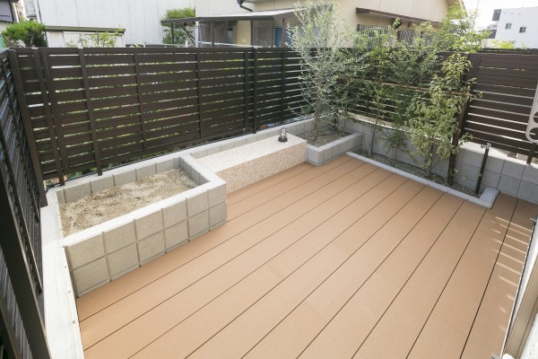 D's Casa　家庭菜園　ベンチ　モザイクタイル
