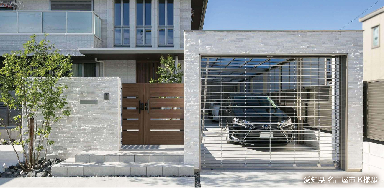 シャッターを閉めた車庫の外観