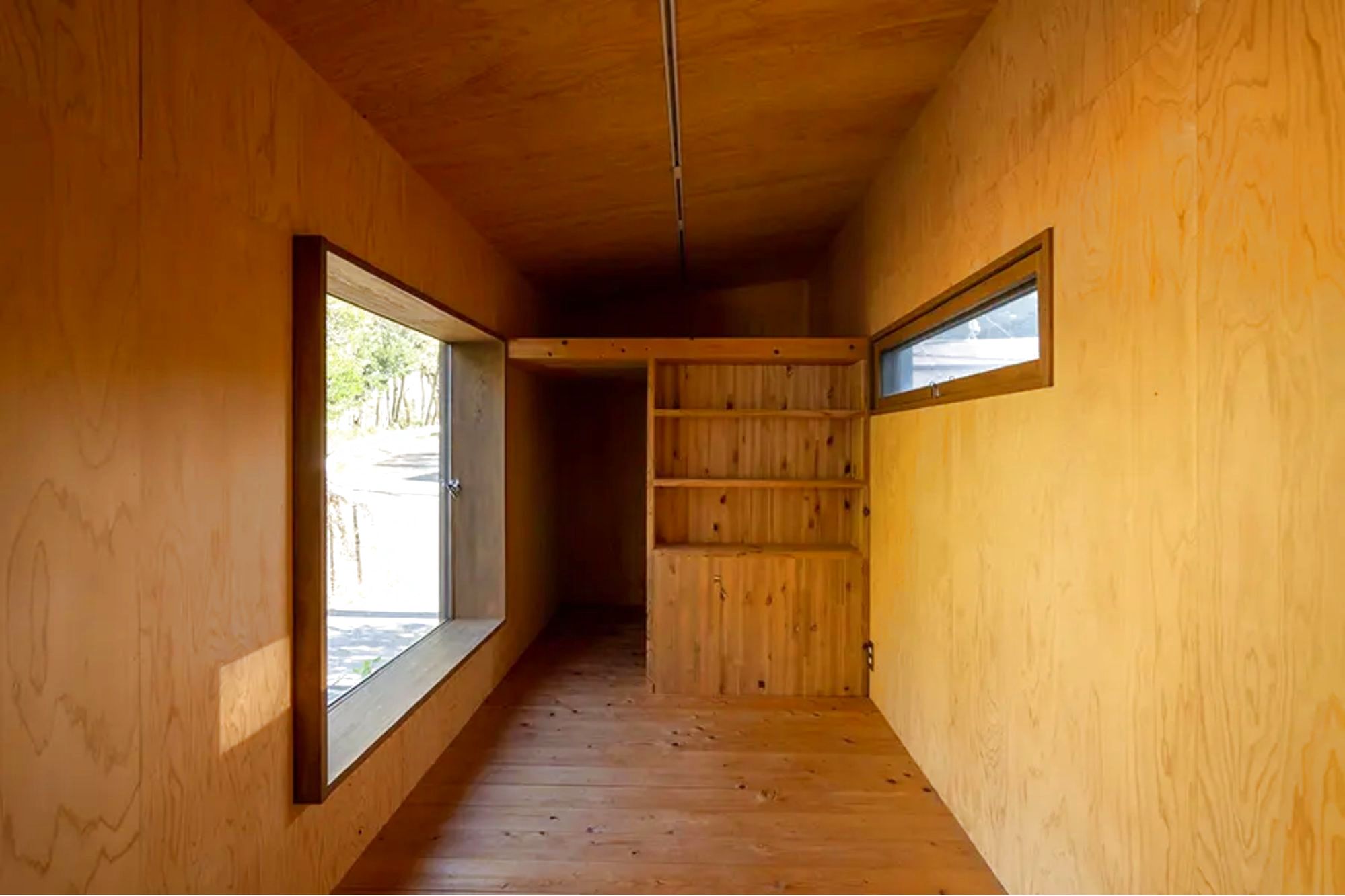 トレーラーハウス 小屋 動かせる コダマベース　Kodamabase 別荘 サウナ コテージ アトリエ ショップ 浴槽付きサウナ 事務所 サロン 敷地内別居