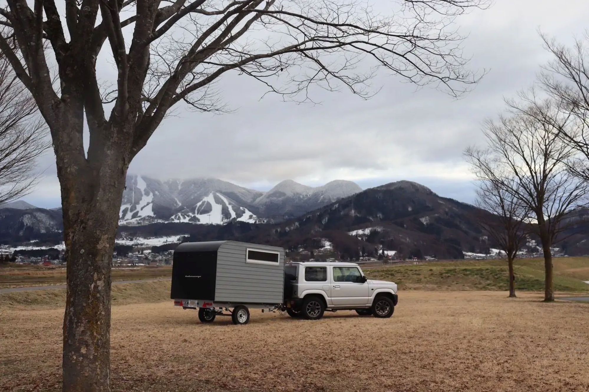 トレーラーハウス 小屋 キャンプ サウナ 木製 檜 ヒノキ けん引免許不要 アウトドア 別荘