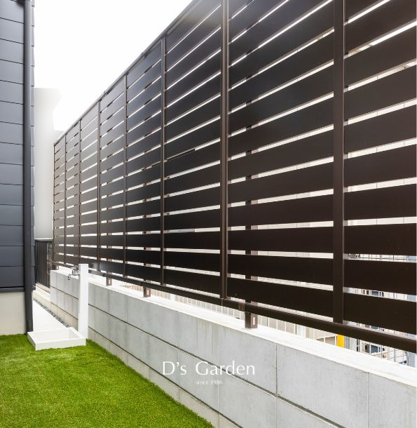 フェンス エクステリア おすすめ 愛知 外構 新築外構 リフォーム外構 目隠し 木樹脂 アルミ ルーバー 施工例 ランキング