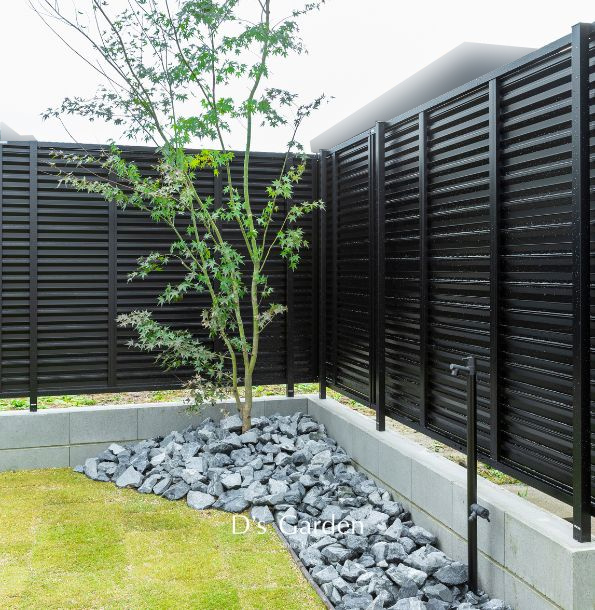 フェンス エクステリア おすすめ 愛知 外構 新築外構 リフォーム外構 目隠し 木樹脂 アルミ ルーバー 施工例 ランキング