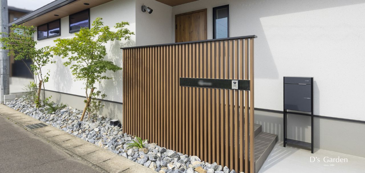 フェンス エクステリア おすすめ 愛知 外構 新築外構 リフォーム外構 目隠し 木樹脂 アルミ ルーバー 施工例 ランキング