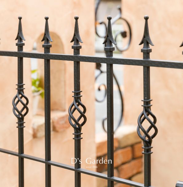 フェンス エクステリア おすすめ 愛知 外構 新築外構 リフォーム外構 目隠し 木樹脂 アルミ ルーバー 施工例 ランキング