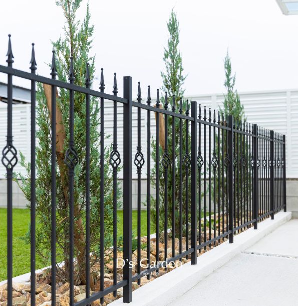 フェンス エクステリア おすすめ 愛知 外構 新築外構 リフォーム外構 目隠し 木樹脂 アルミ ルーバー 施工例 ランキング