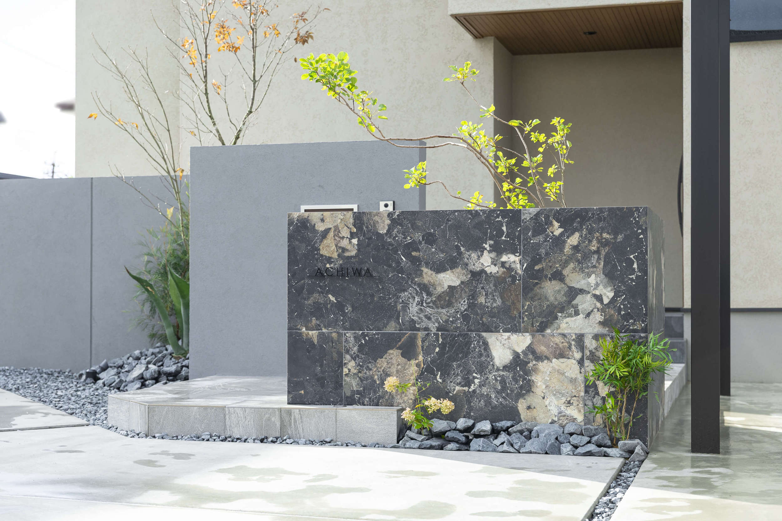 愛知県 三重県 岐阜県 外構 エクステリア おしゃれ かっこいい ドライガーデン タイル 新築外構 デザイン 口コミ おすすめ 施工例