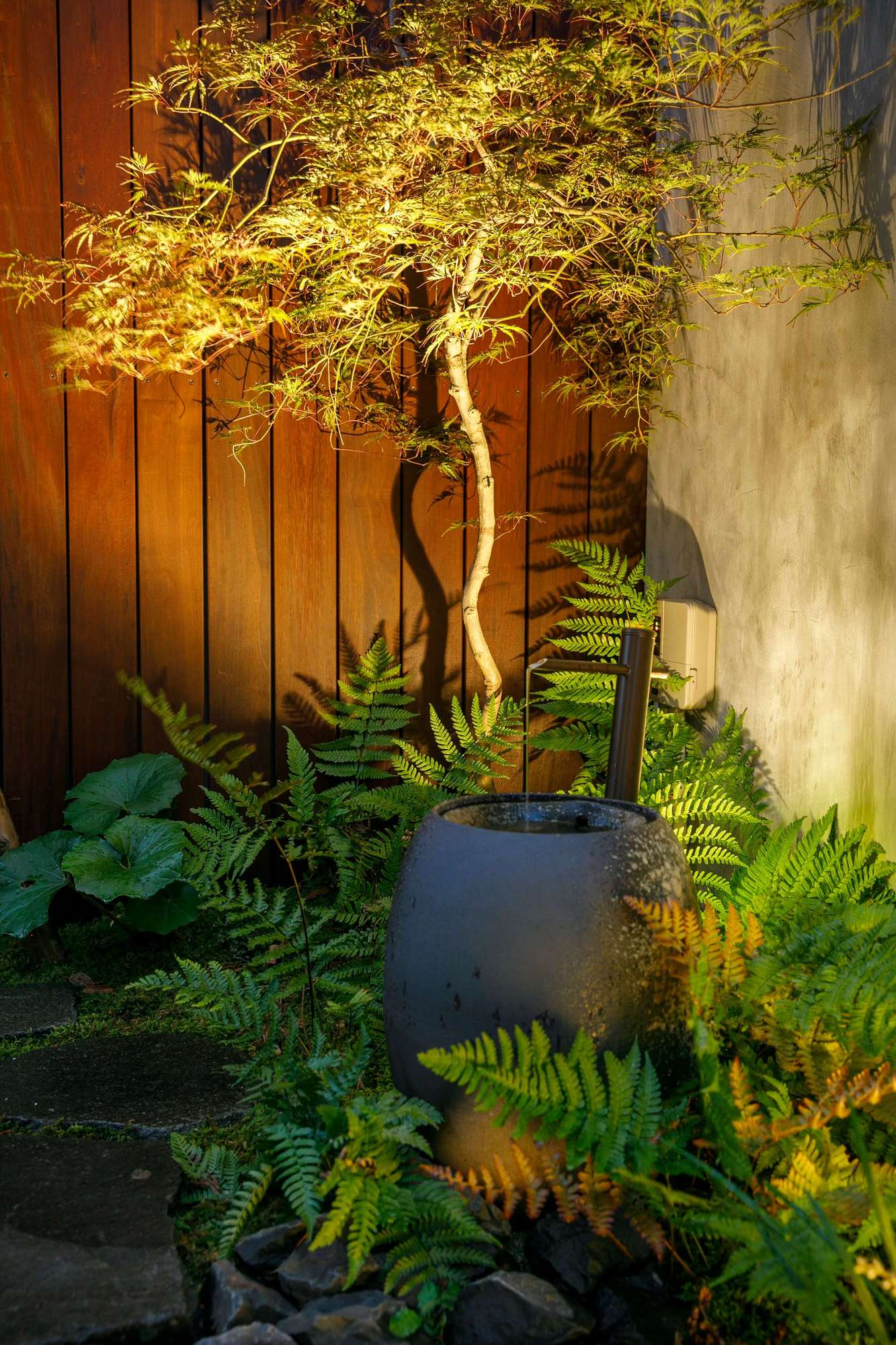 リゾートガーデン 庭 ガーデンリフォーム ラグジュアリー 照明 ライトアップ
