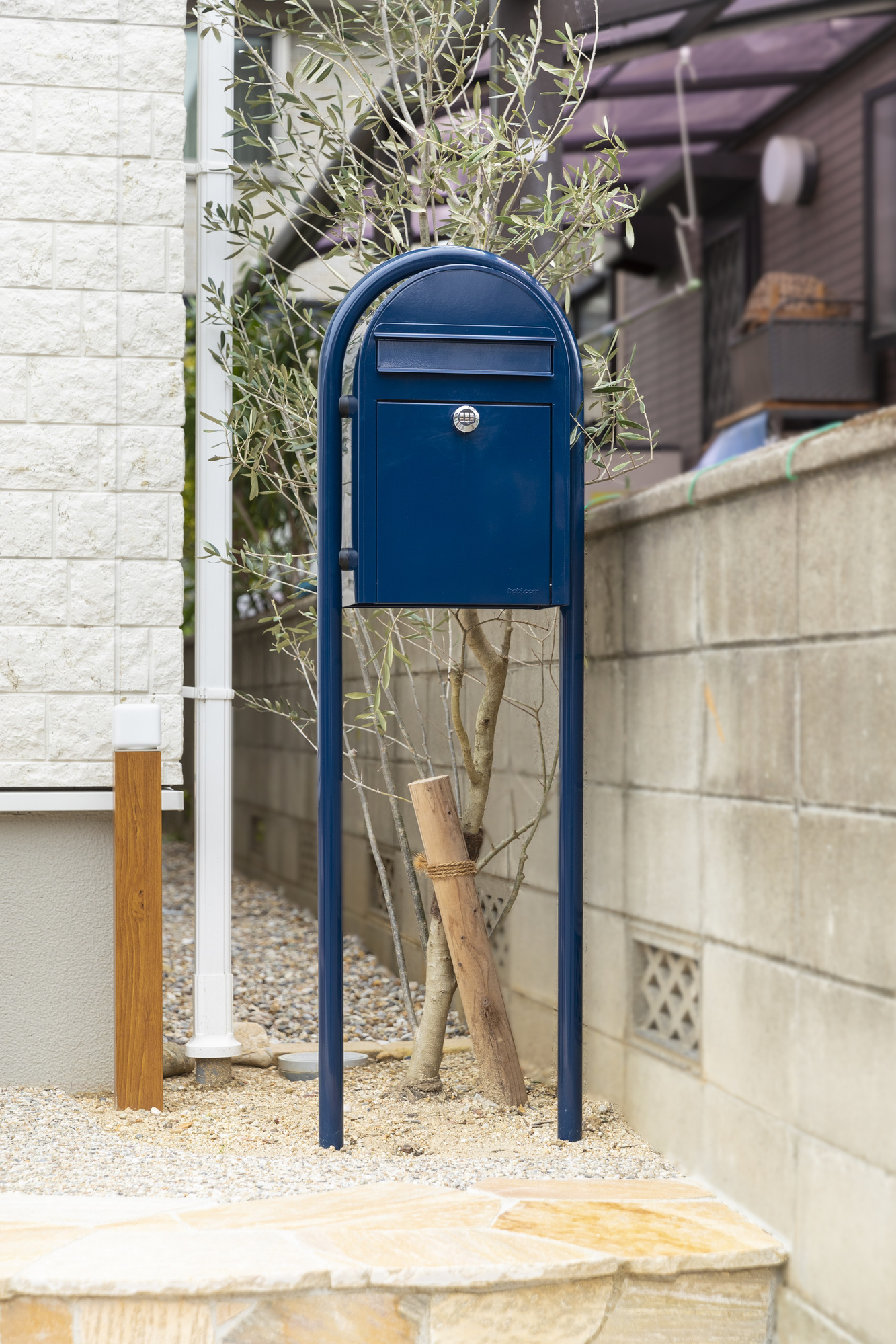 スウェーデンハウス 新築外構 ナチュラル 自然石 天然木  愛知県 尾張旭市 かわいい