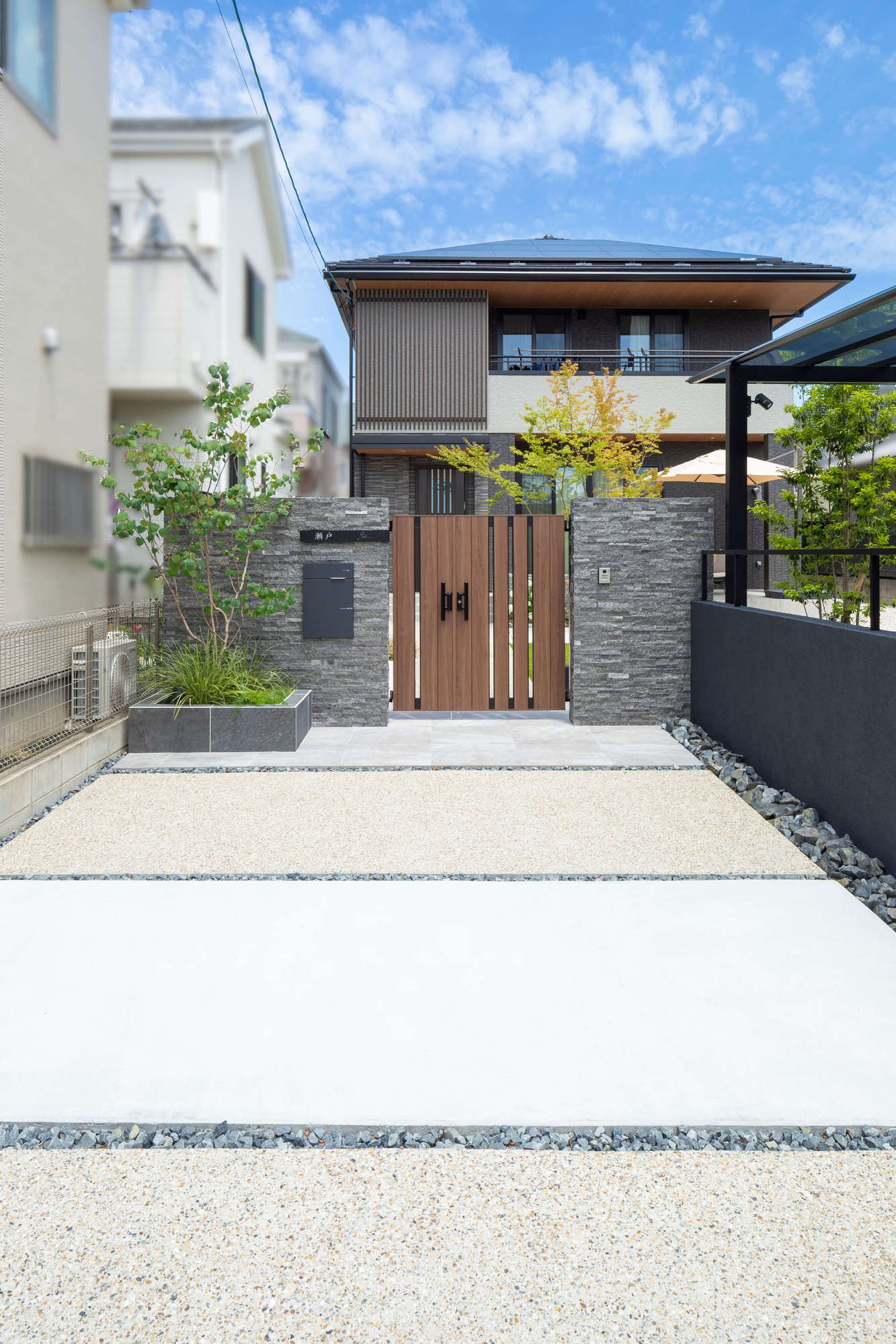 愛知県 名古屋市 おしゃれ かっこいい 新築外構 ドッグガーデン 人工芝 シーズー トヨタホーム