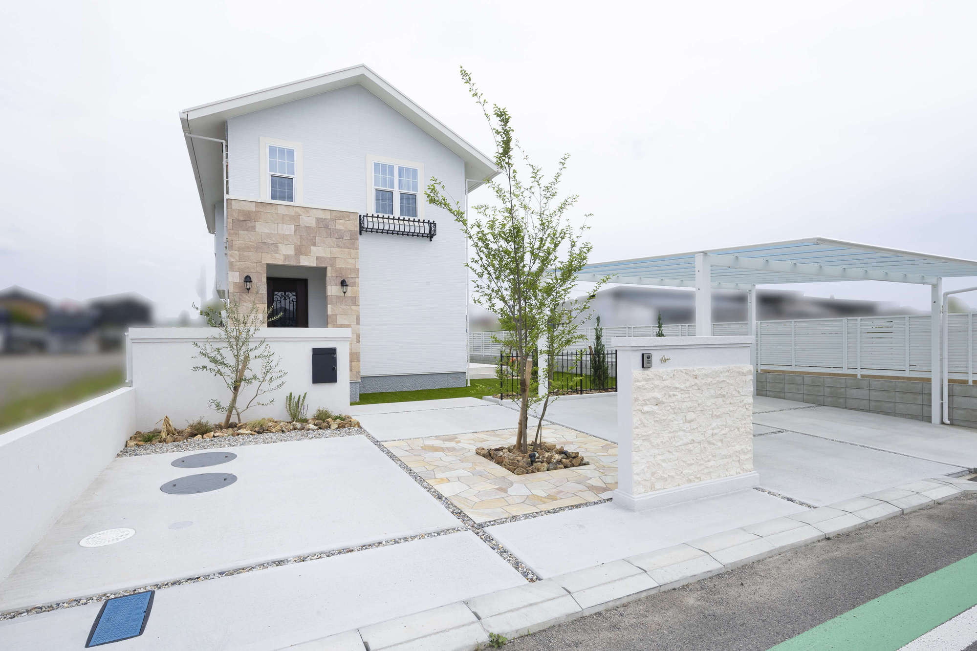新築外構 エクステリアデザイン カーポート 愛知県 春日井市 積水ハウス エレガント おしゃれ 高級感 かわいい ディズニー 自然石 人工芝 ホテルライク タイルテラス