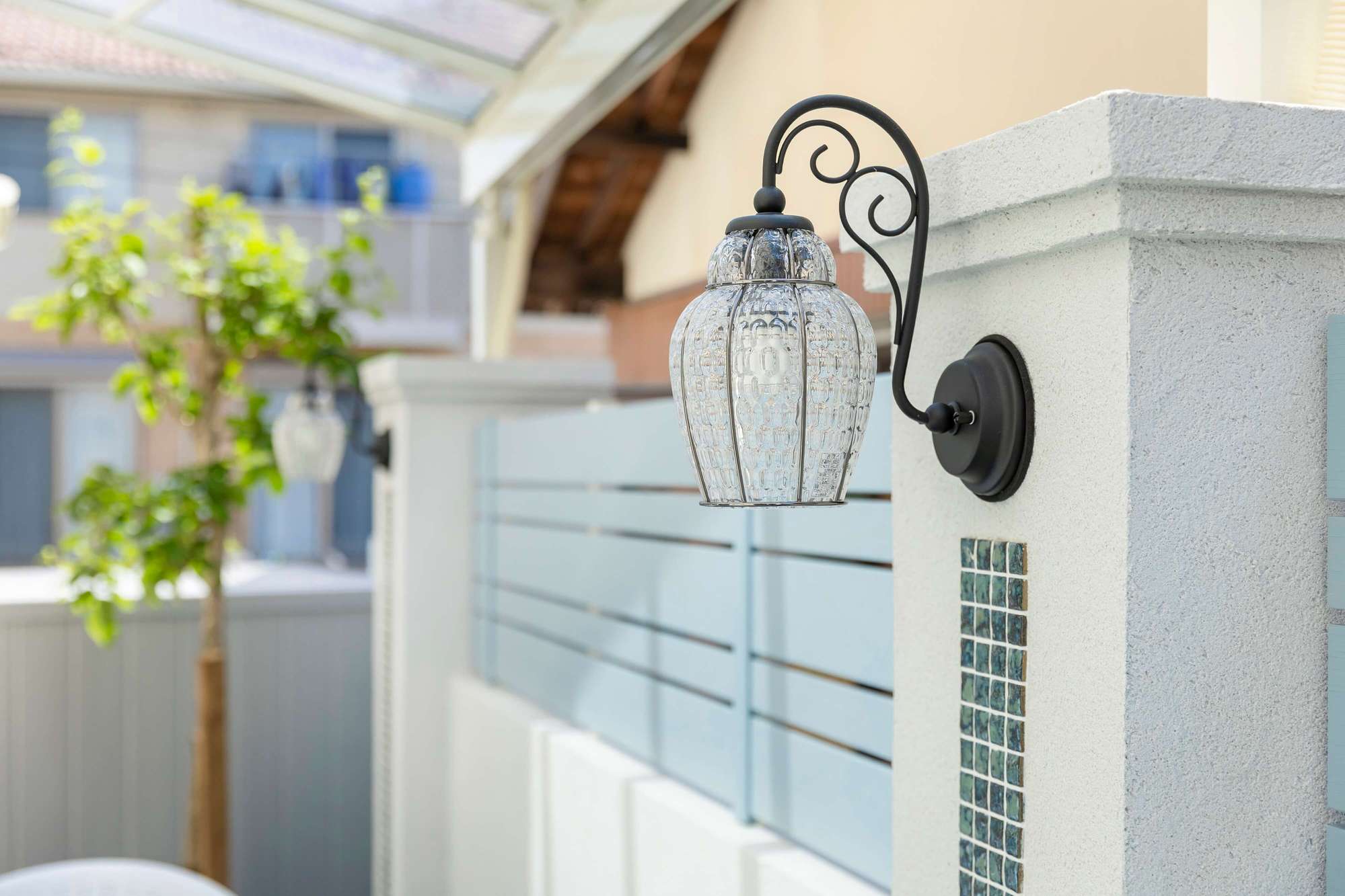 タイル タイルテラス かわいい おしゃれ プライベートガーデン テラス屋根 青 ブルー 愛知県 名古屋市 三井ホーム 外構 デザイン おすすめ