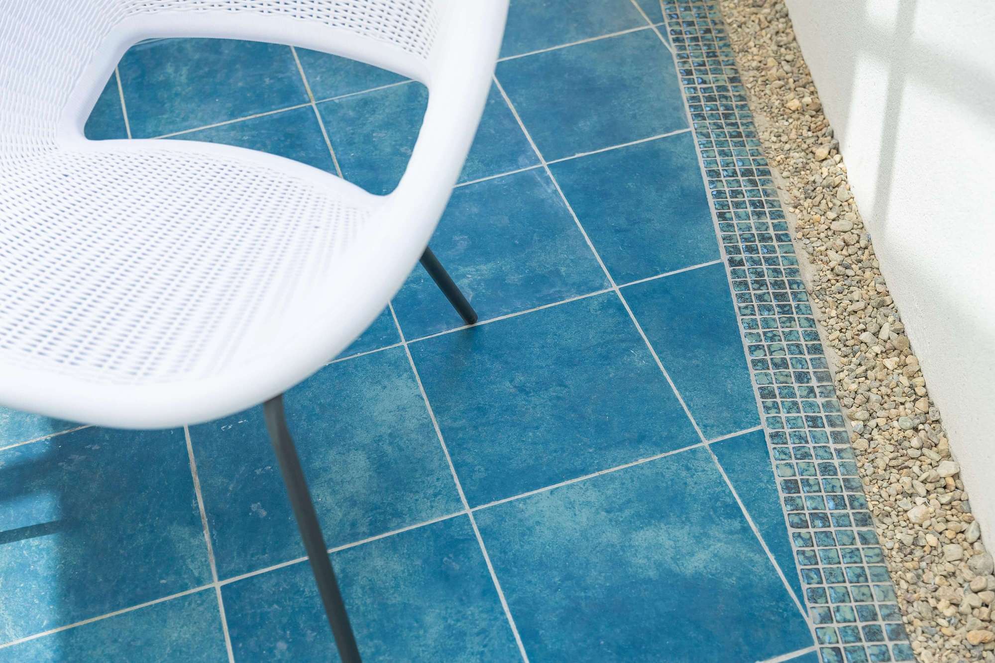 タイル タイルテラス かわいい おしゃれ プライベートガーデン テラス屋根 青 ブルー 愛知県 名古屋市 三井ホーム 外構 デザイン おすすめ