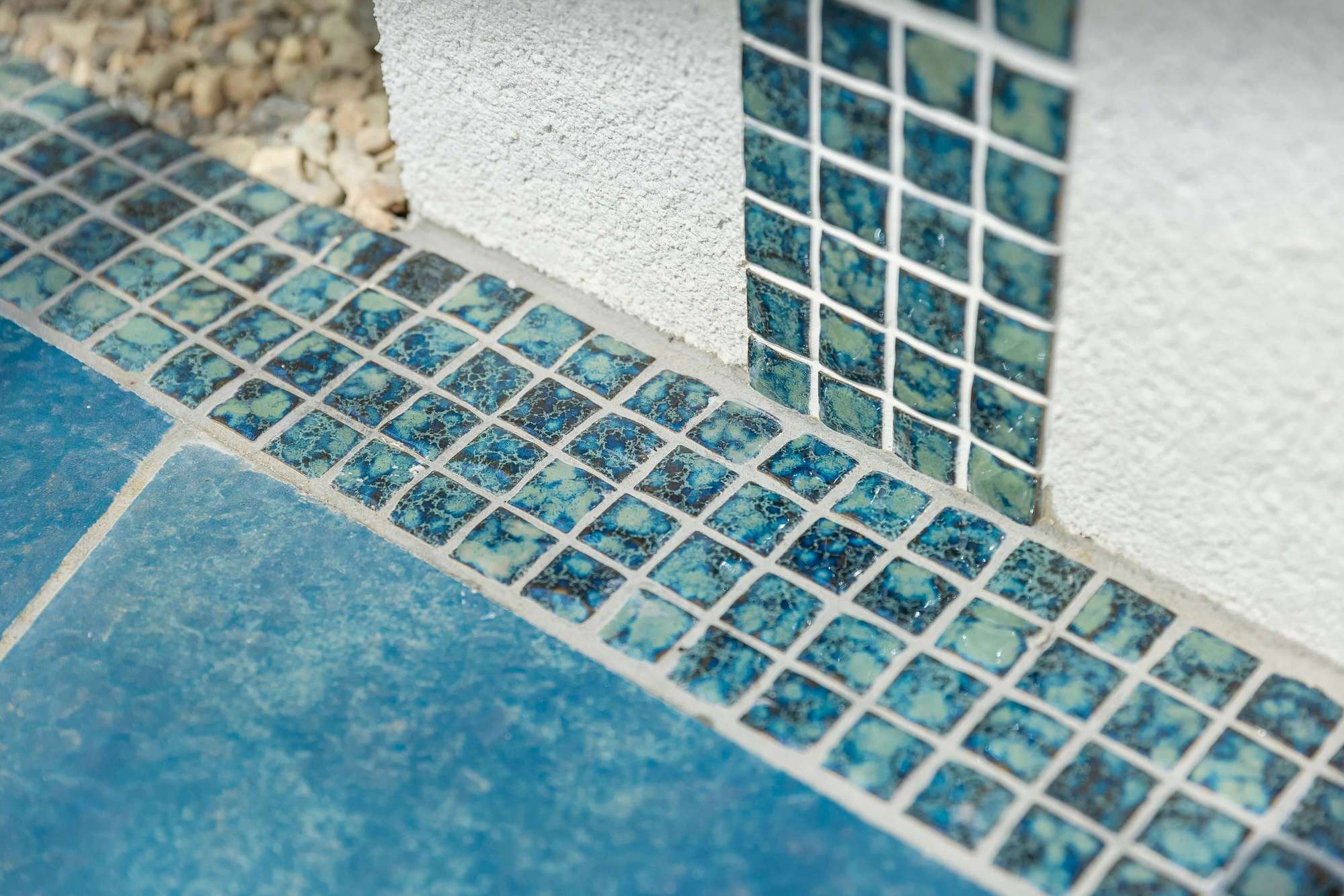 タイル タイルテラス かわいい おしゃれ プライベートガーデン テラス屋根 青 ブルー 愛知県 名古屋市 三井ホーム 外構 デザイン おすすめ