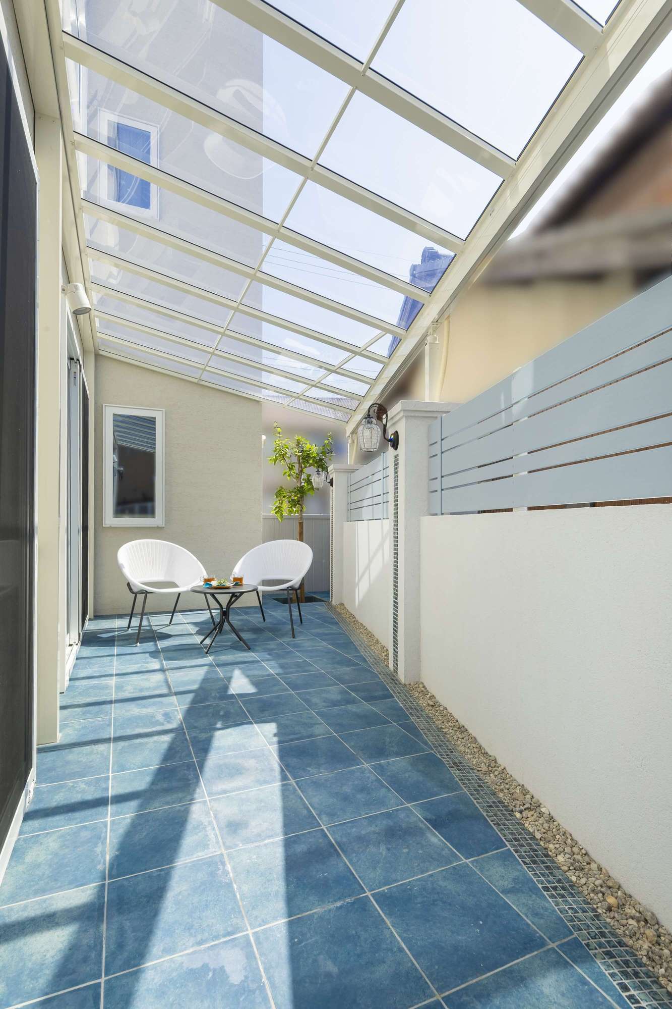 タイル タイルテラス かわいい おしゃれ プライベートガーデン テラス屋根 青 ブルー 愛知県 名古屋市 三井ホーム 外構 デザイン おすすめ