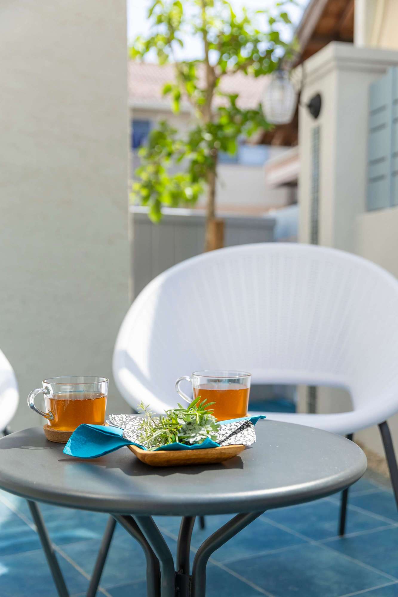 タイル タイルテラス かわいい おしゃれ プライベートガーデン テラス屋根 青 ブルー 愛知県 名古屋市 三井ホーム 外構 デザイン おすすめ