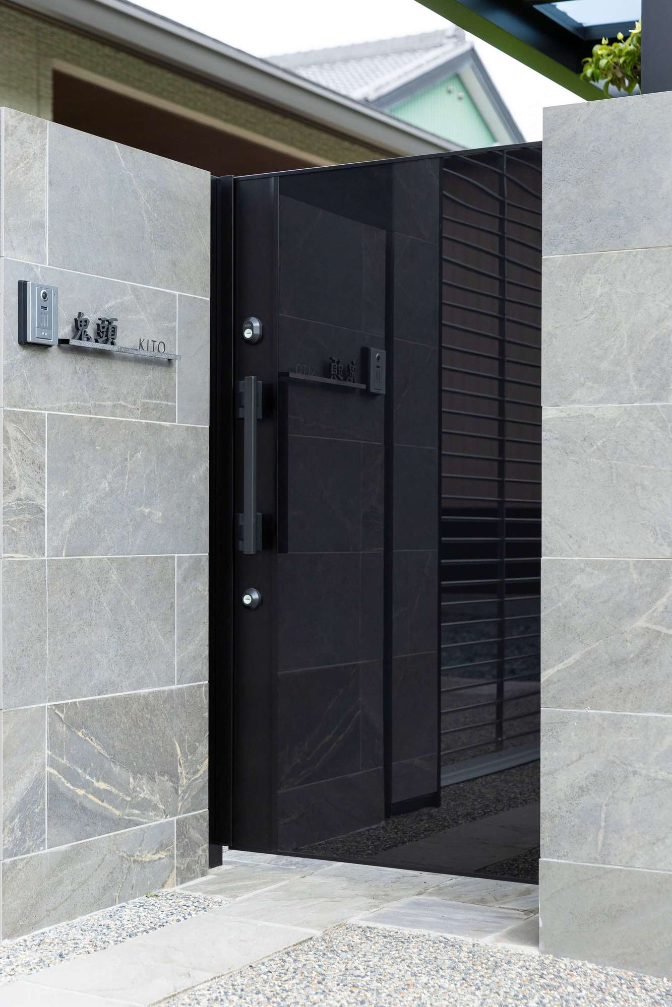 愛知県 名古屋市 外構 リフォーム外構 エクステリア エクステリアデザイン シャッターゲート ワイドシャッター LIXIL マルチルーフ 三協アルミ 新築外構