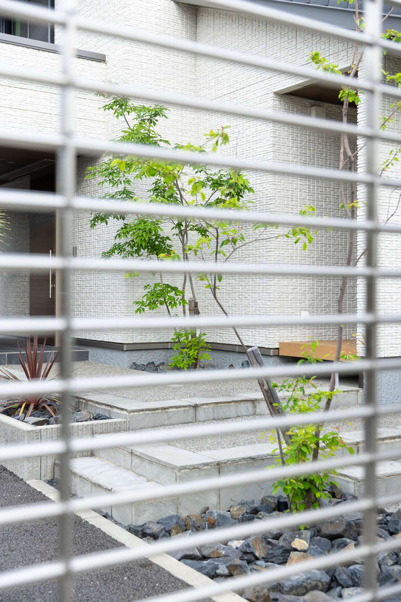 愛知県 名古屋市 外構 リフォーム外構 エクステリア エクステリアデザイン シャッターゲート ワイドシャッター LIXIL マルチルーフ 三協アルミ 新築外構