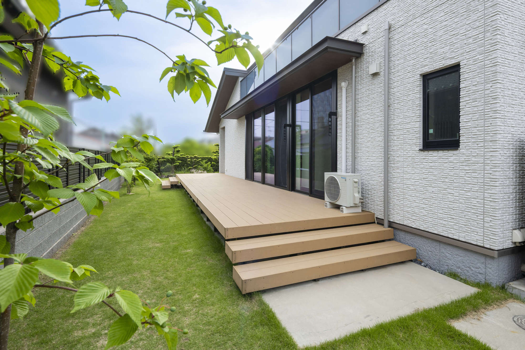 愛知県 名古屋市 外構 リフォーム外構 エクステリア エクステリアデザイン シャッターゲート ワイドシャッター LIXIL マルチルーフ 三協アルミ 新築外構