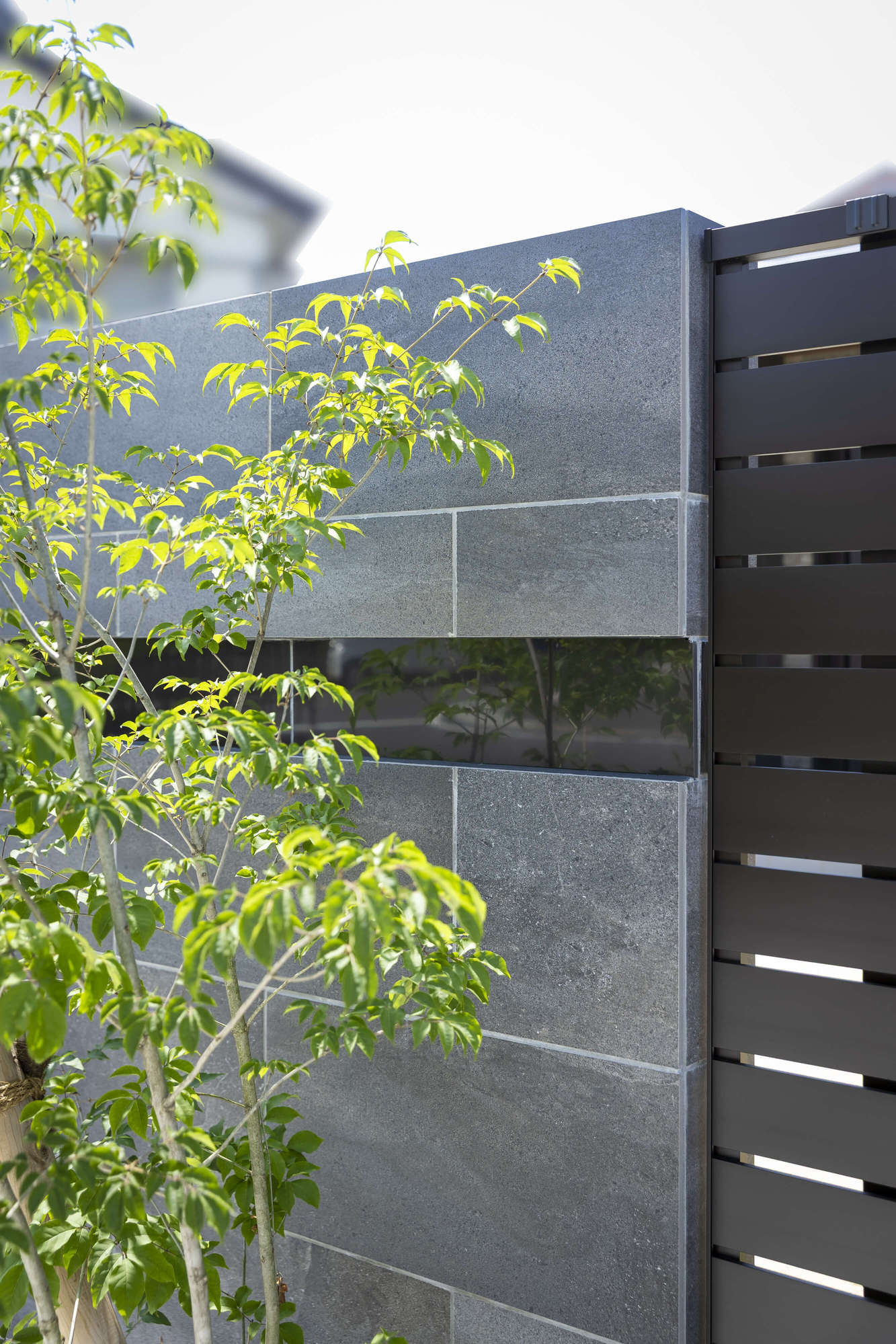 新築外構 シンプルモダン おしゃれ かっこいい 平屋住宅 アイ工務店 エクステリア 外構デザイン 愛知県 名古屋市 フェンス 目隠し