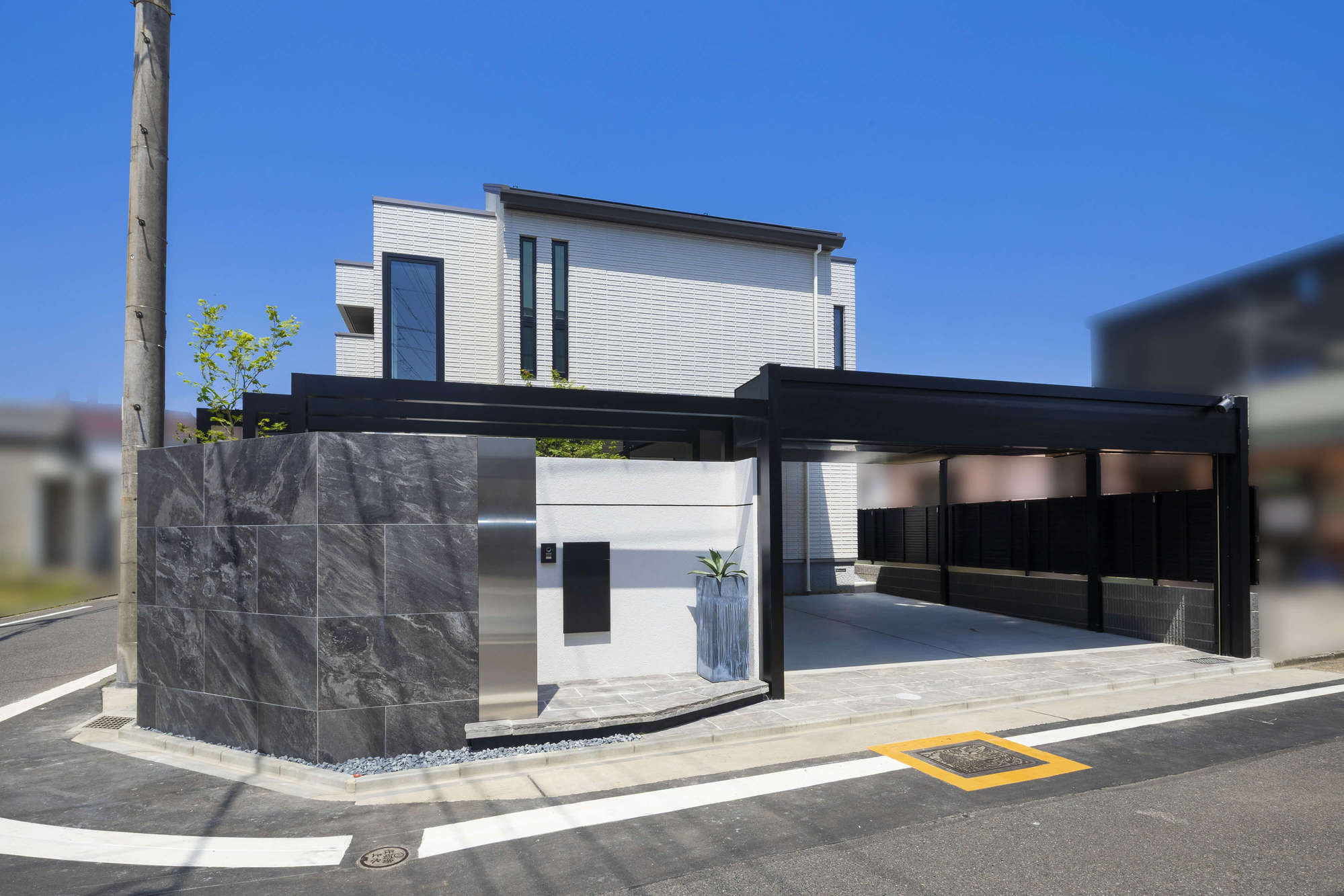 愛知県 名古屋市 新築外構 積水ハウス エクステリア デザイン おしゃれ 高級感 ガレージ シャッターゲート 防犯対策  LIXIL YKKap