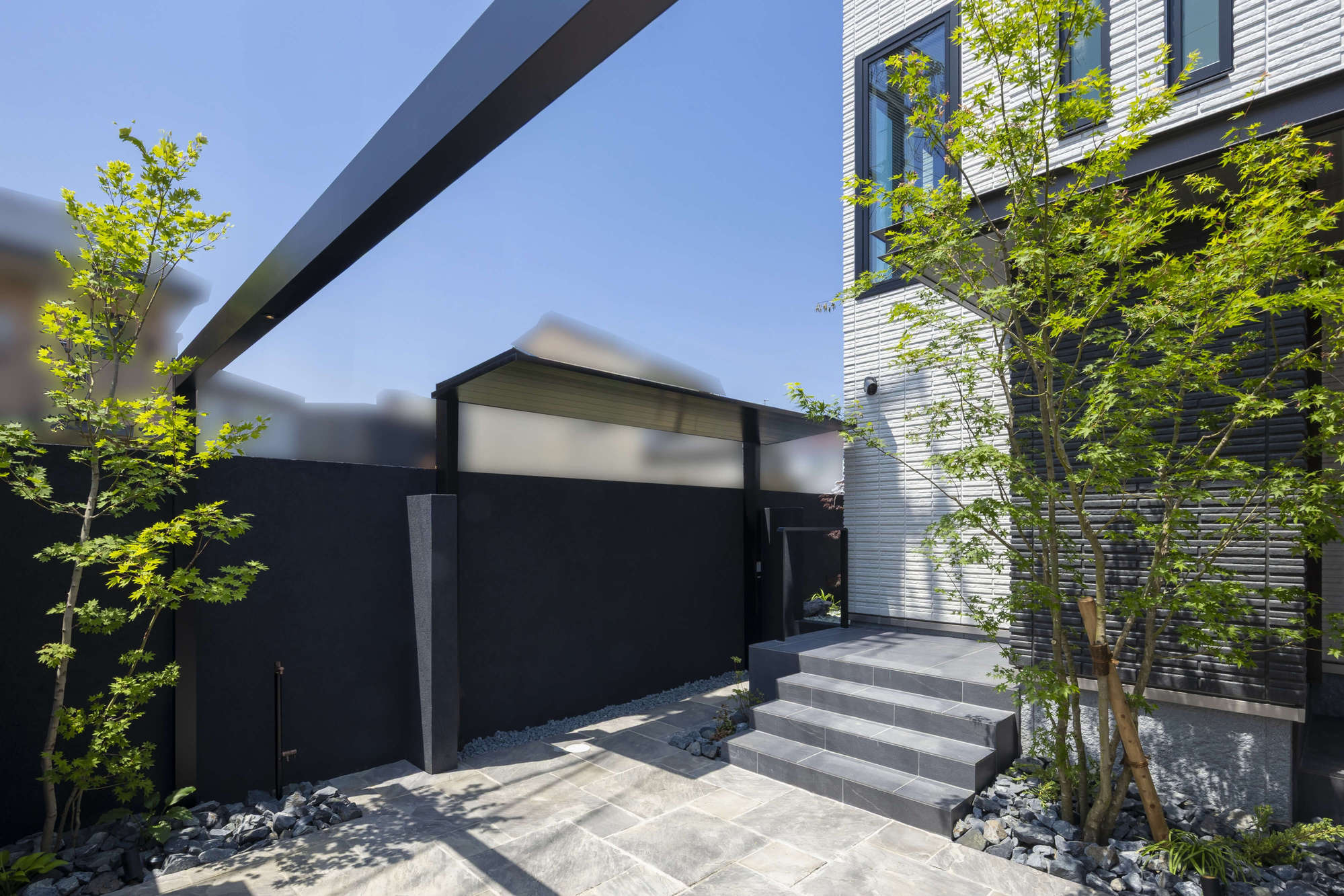 愛知県 名古屋市 新築外構 積水ハウス エクステリア デザイン おしゃれ 高級感 ガレージ シャッターゲート 防犯対策  LIXIL YKKap