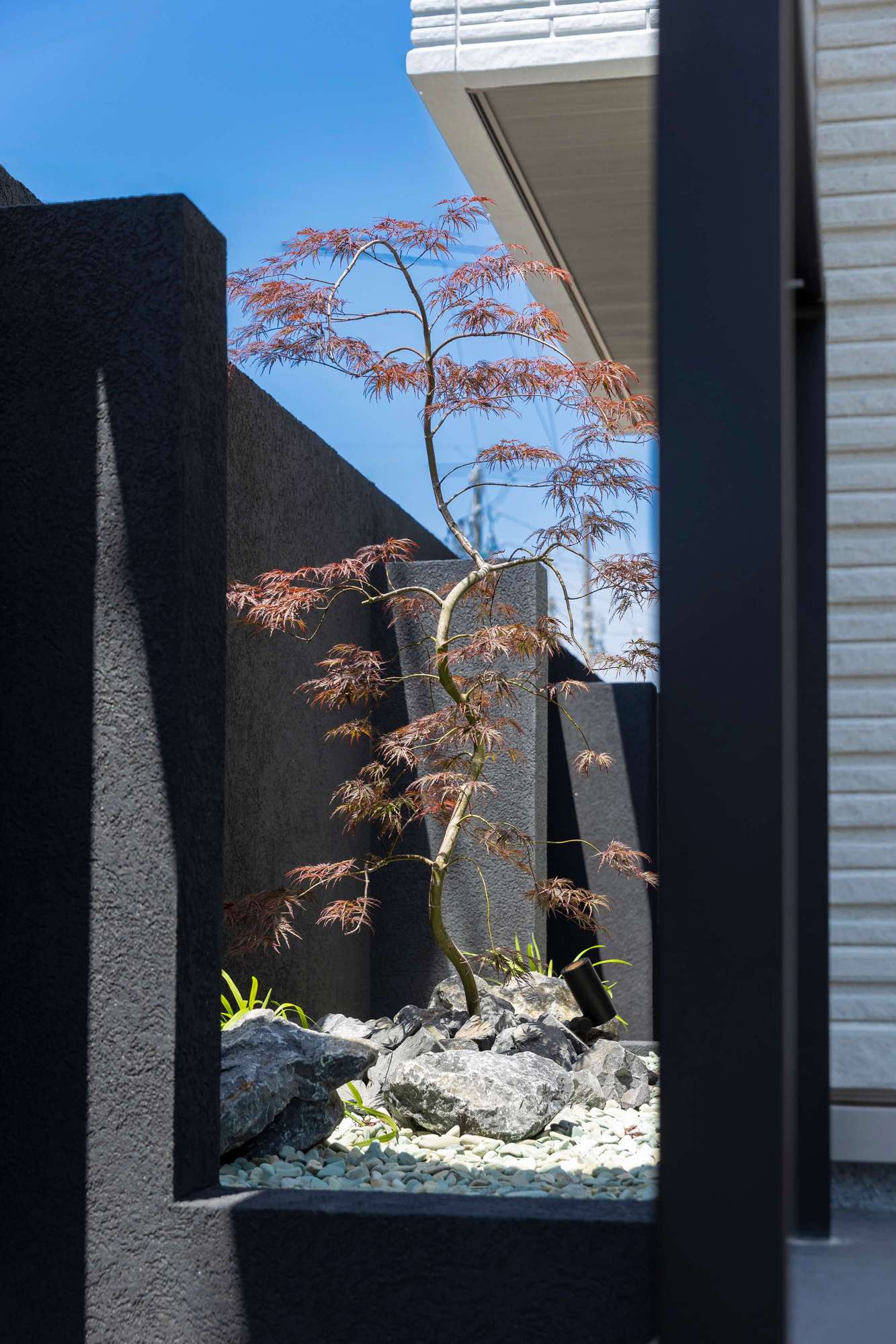 愛知県 名古屋市 新築外構 積水ハウス エクステリア デザイン おしゃれ 高級感 ガレージ シャッターゲート 防犯対策  LIXIL YKKap