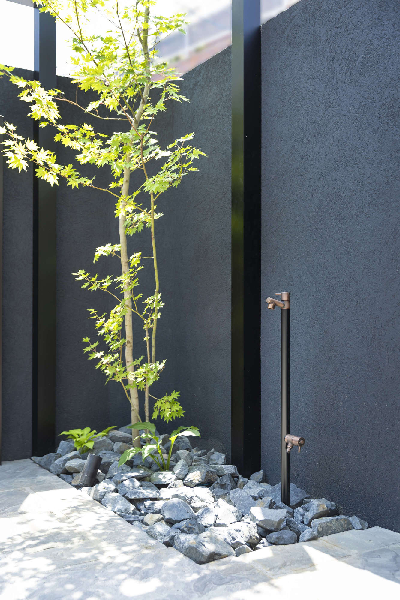 愛知県 名古屋市 新築外構 積水ハウス エクステリア デザイン おしゃれ 高級感 ガレージ シャッターゲート 防犯対策  LIXIL YKKap