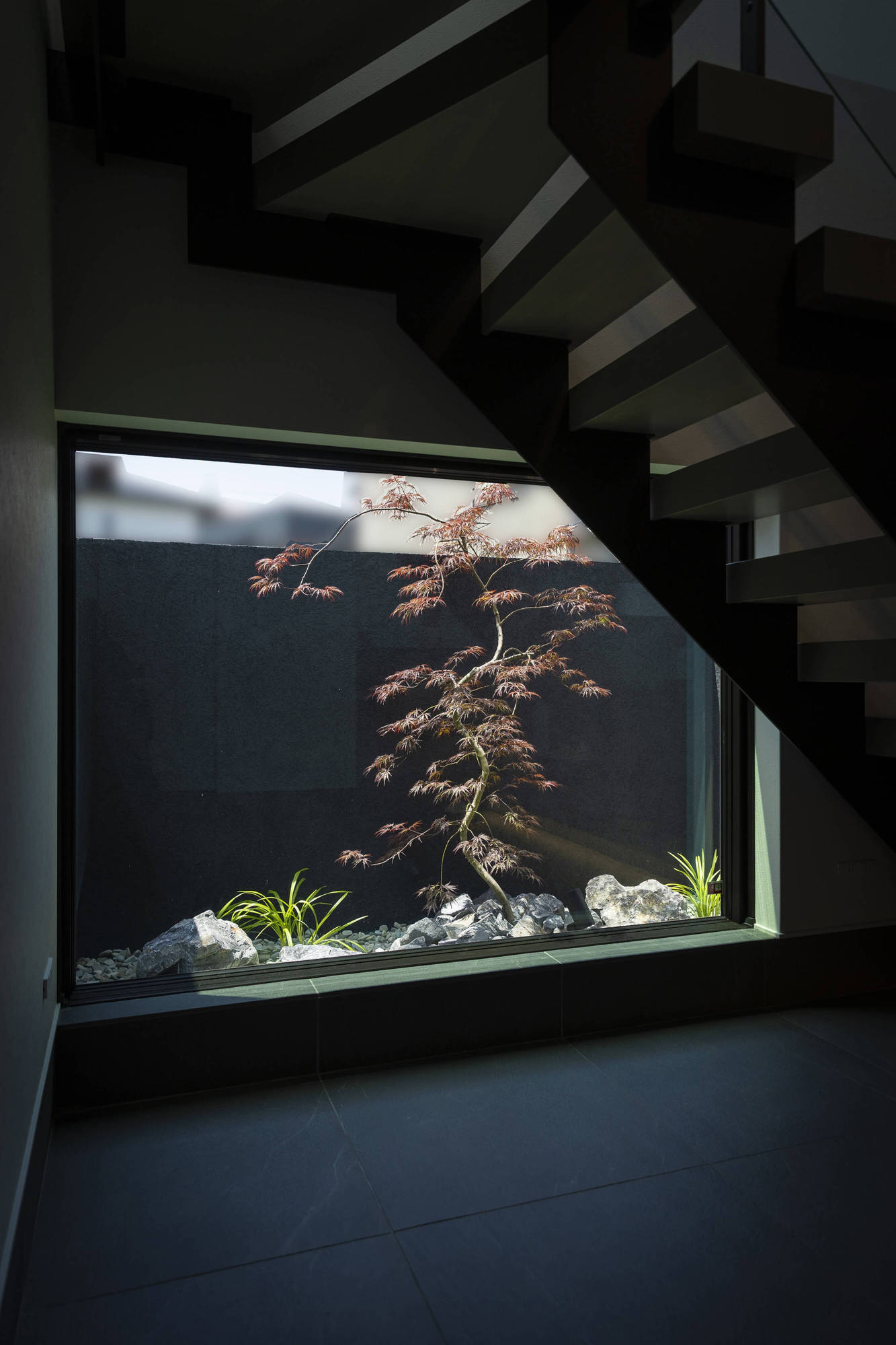 愛知県 名古屋市 新築外構 積水ハウス エクステリア デザイン おしゃれ 高級感 ガレージ シャッターゲート 防犯対策  LIXIL YKKap