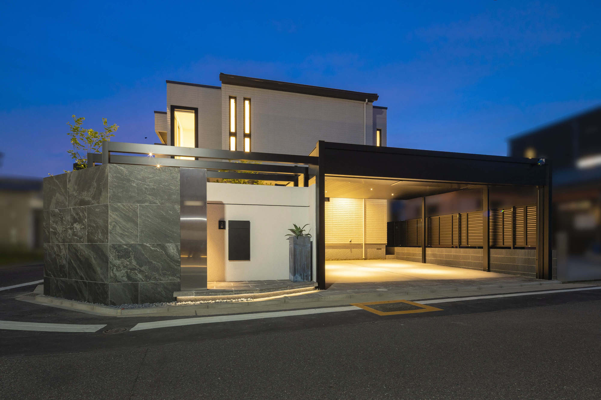 愛知県 名古屋市 新築外構 積水ハウス エクステリア デザイン おしゃれ 高級感 ガレージ シャッターゲート 防犯対策  LIXIL YKKap