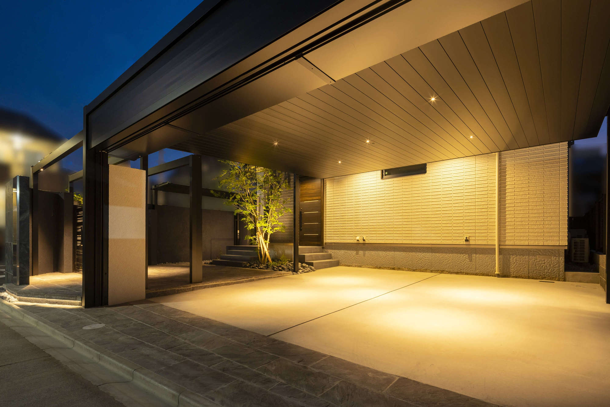 愛知県 名古屋市 新築外構 積水ハウス エクステリア デザイン おしゃれ 高級感 ガレージ シャッターゲート 防犯対策  LIXIL YKKap