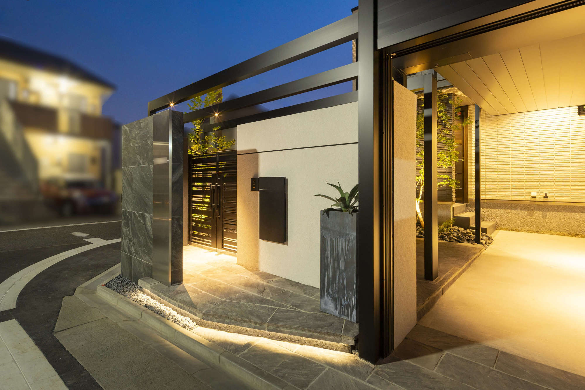 愛知県 名古屋市 新築外構 積水ハウス エクステリア デザイン おしゃれ 高級感 ガレージ シャッターゲート 防犯対策  LIXIL YKKap