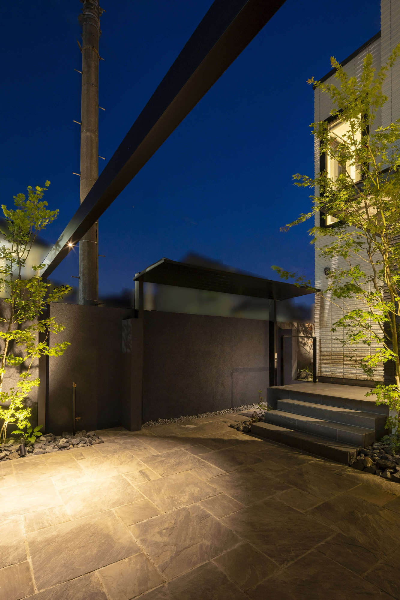 愛知県 名古屋市 新築外構 積水ハウス エクステリア デザイン おしゃれ 高級感 ガレージ シャッターゲート 防犯対策  LIXIL YKKap