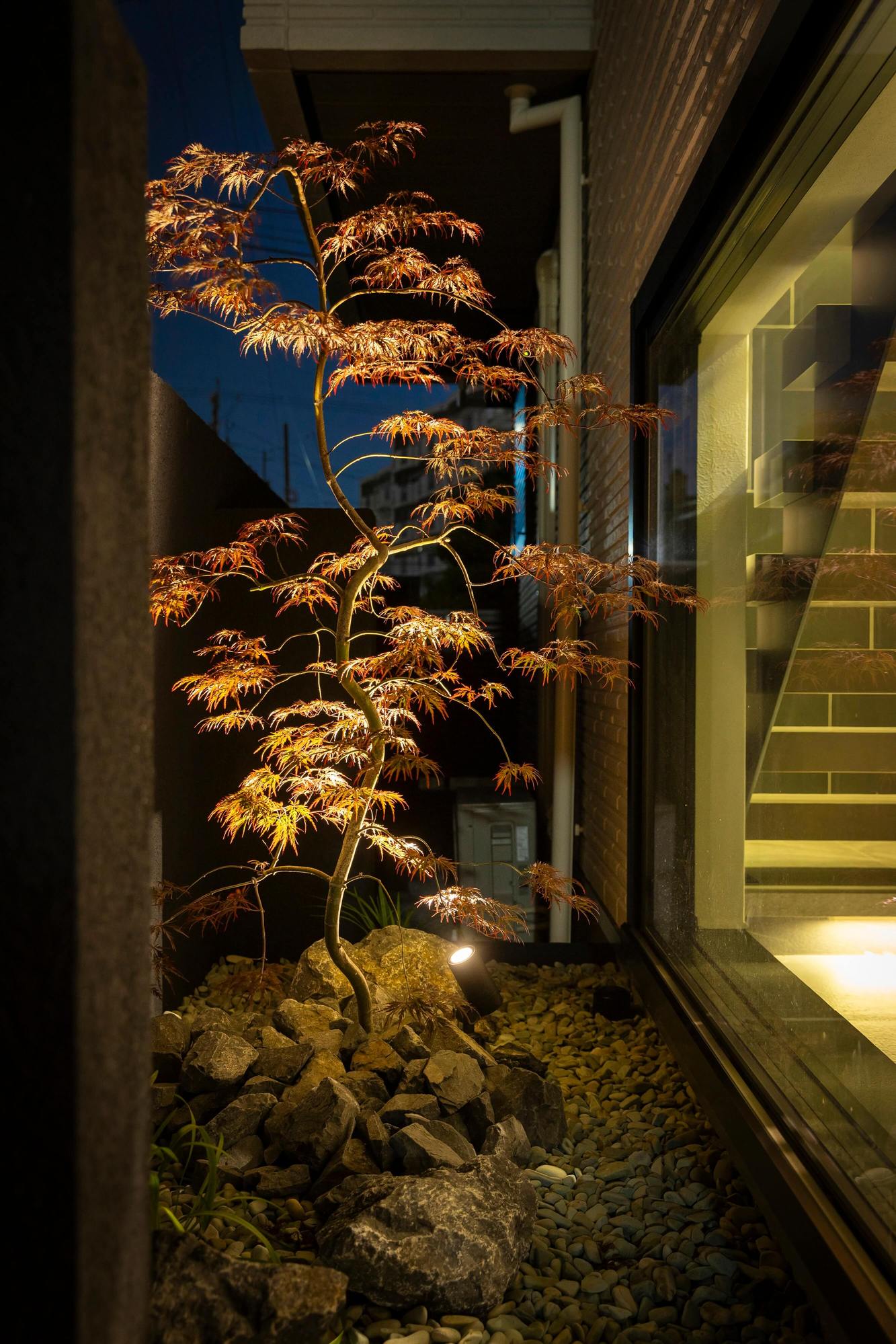 愛知県 名古屋市 新築外構 積水ハウス エクステリア デザイン おしゃれ 高級感 ガレージ シャッターゲート 防犯対策  LIXIL YKKap