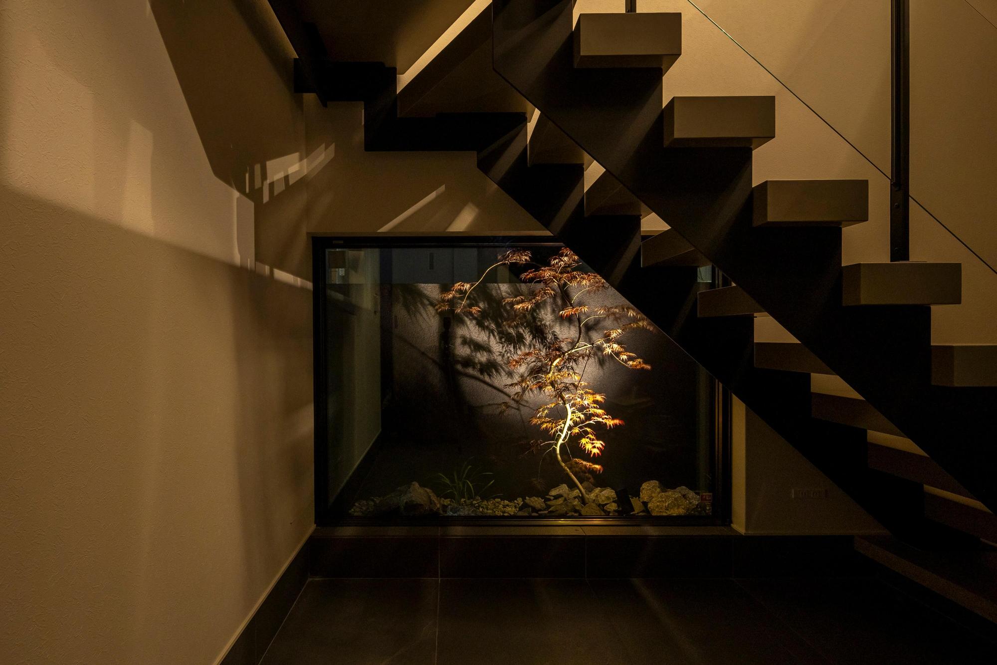 愛知県 名古屋市 新築外構 積水ハウス エクステリア デザイン おしゃれ 高級感 ガレージ シャッターゲート 防犯対策  LIXIL YKKap