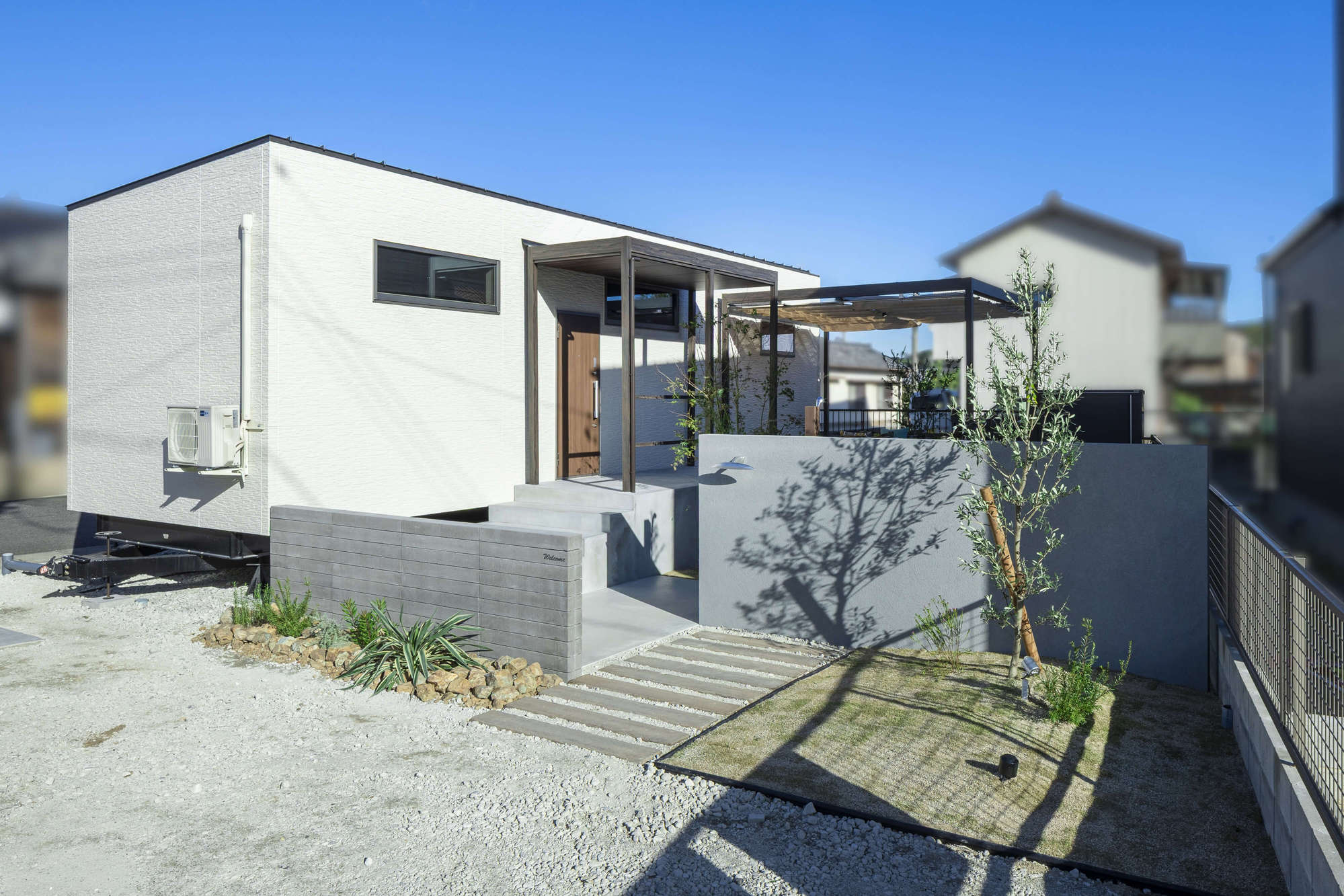 愛知県 新築外構 施工例 リゾート 外構 ガーデン トレーラーハウス レンタルスペース 別荘 パーゴラ ウッドデッキ おしゃれ ガーデンデザイン