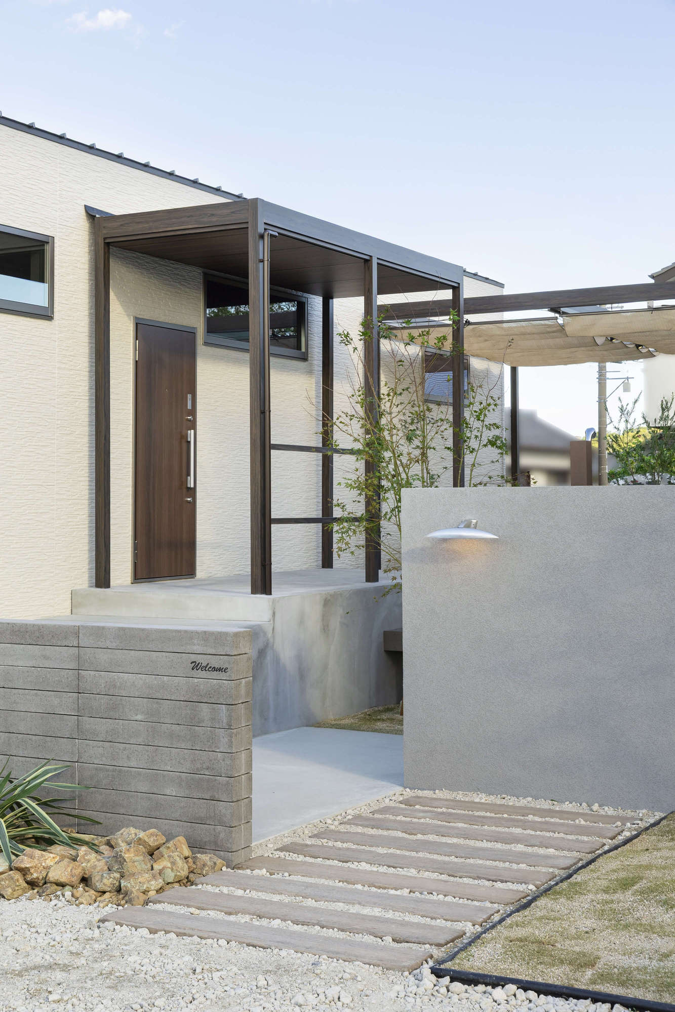 愛知県 新築外構 施工例 リゾート 外構 ガーデン トレーラーハウス レンタルスペース 別荘 パーゴラ ウッドデッキ おしゃれ ガーデンデザイン