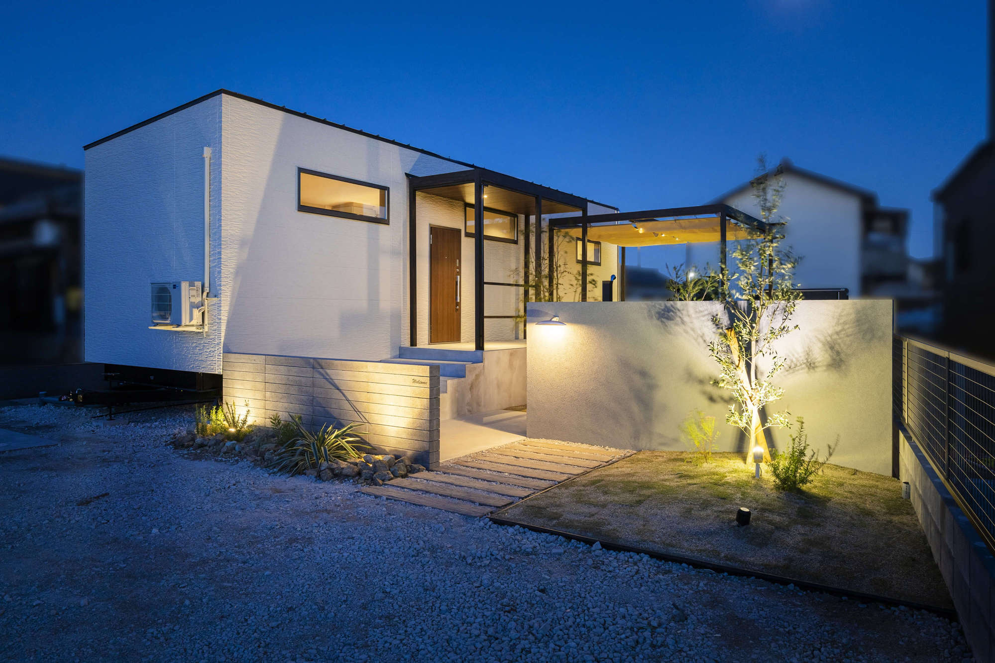 愛知県 新築外構 施工例 リゾート 外構 ガーデン トレーラーハウス レンタルスペース 別荘 パーゴラ ウッドデッキ おしゃれ ガーデンデザイン