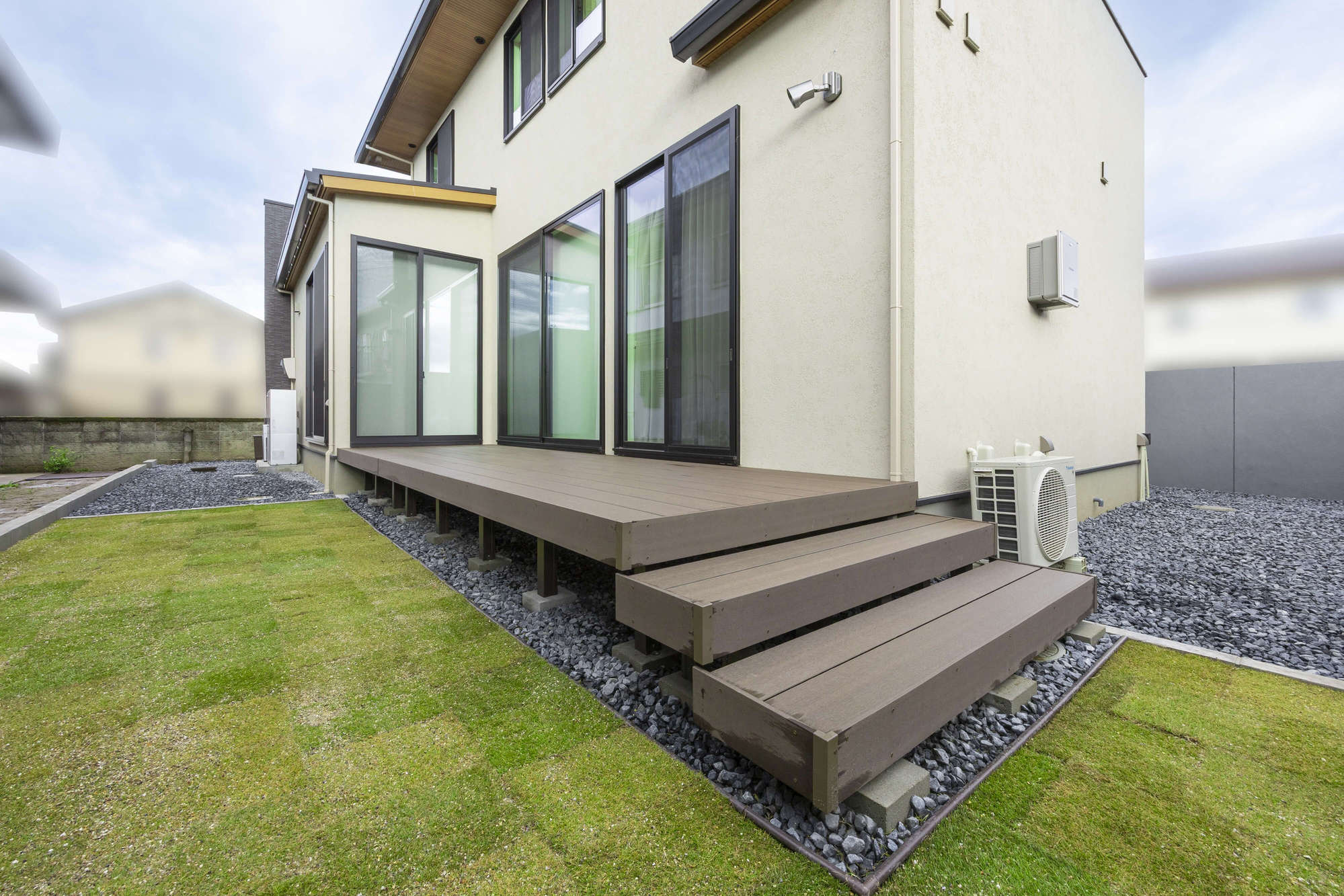 愛知県 名古屋市 一宮市 新築外構 おしゃれ かっこいい ドライガーデン タイル 高級感 住友林業 ウッドデッキ 芝生