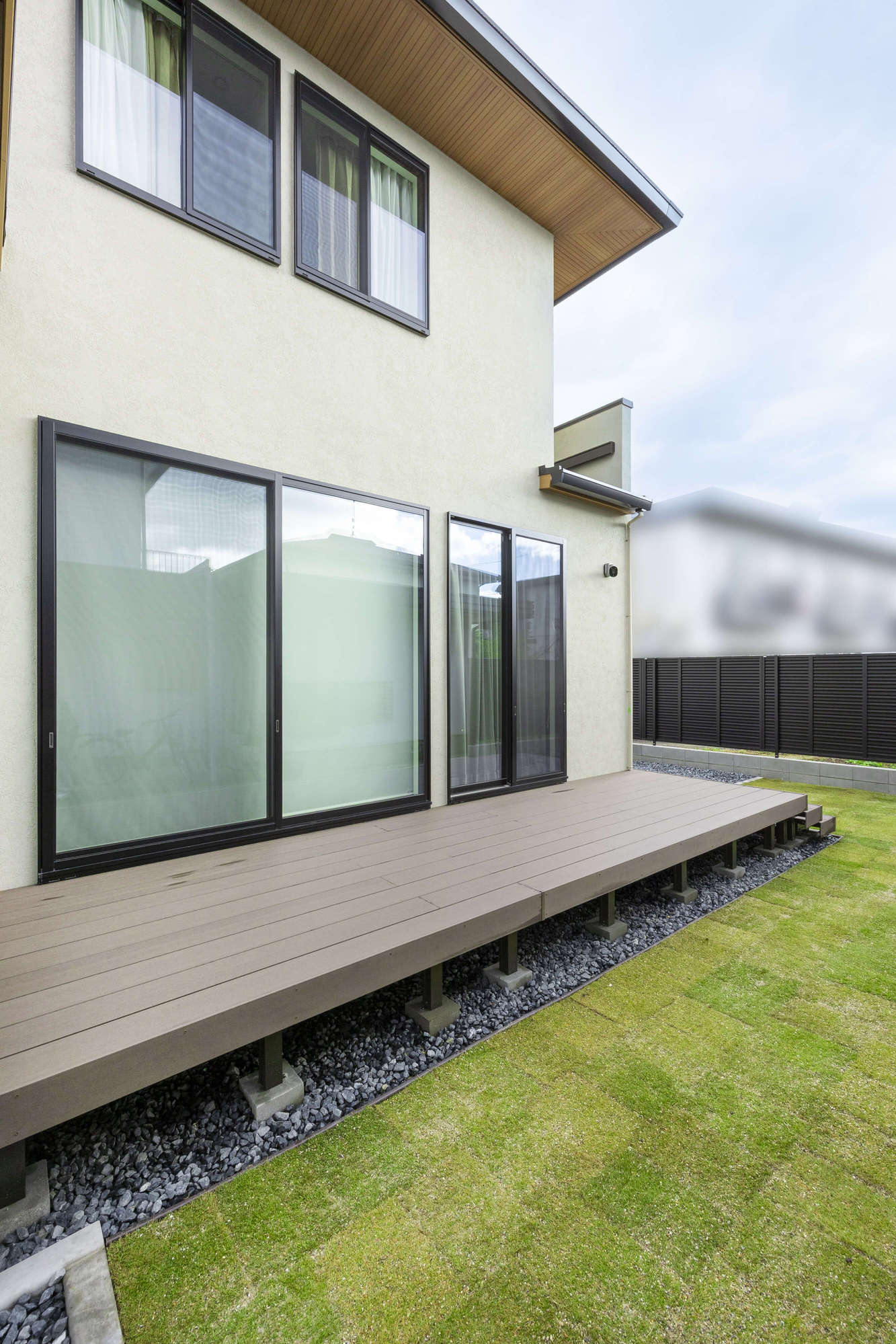 愛知県 名古屋市 一宮市 新築外構 おしゃれ かっこいい ドライガーデン タイル 高級感 住友林業 ウッドデッキ 芝生