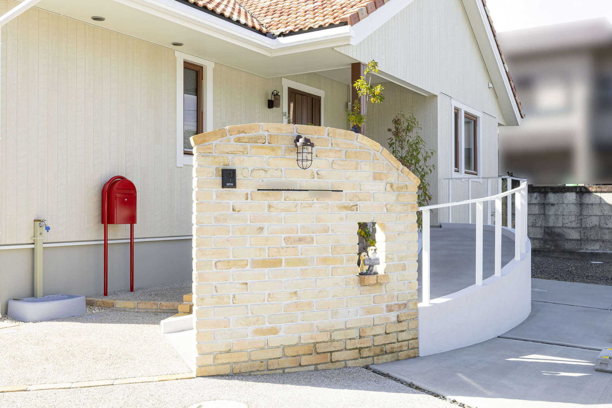 愛知県 名古屋市 新築外構 スロープ 施工例 スウェーデンハウス かわいい おしゃれ 古レンガ アプローチ 門まわり