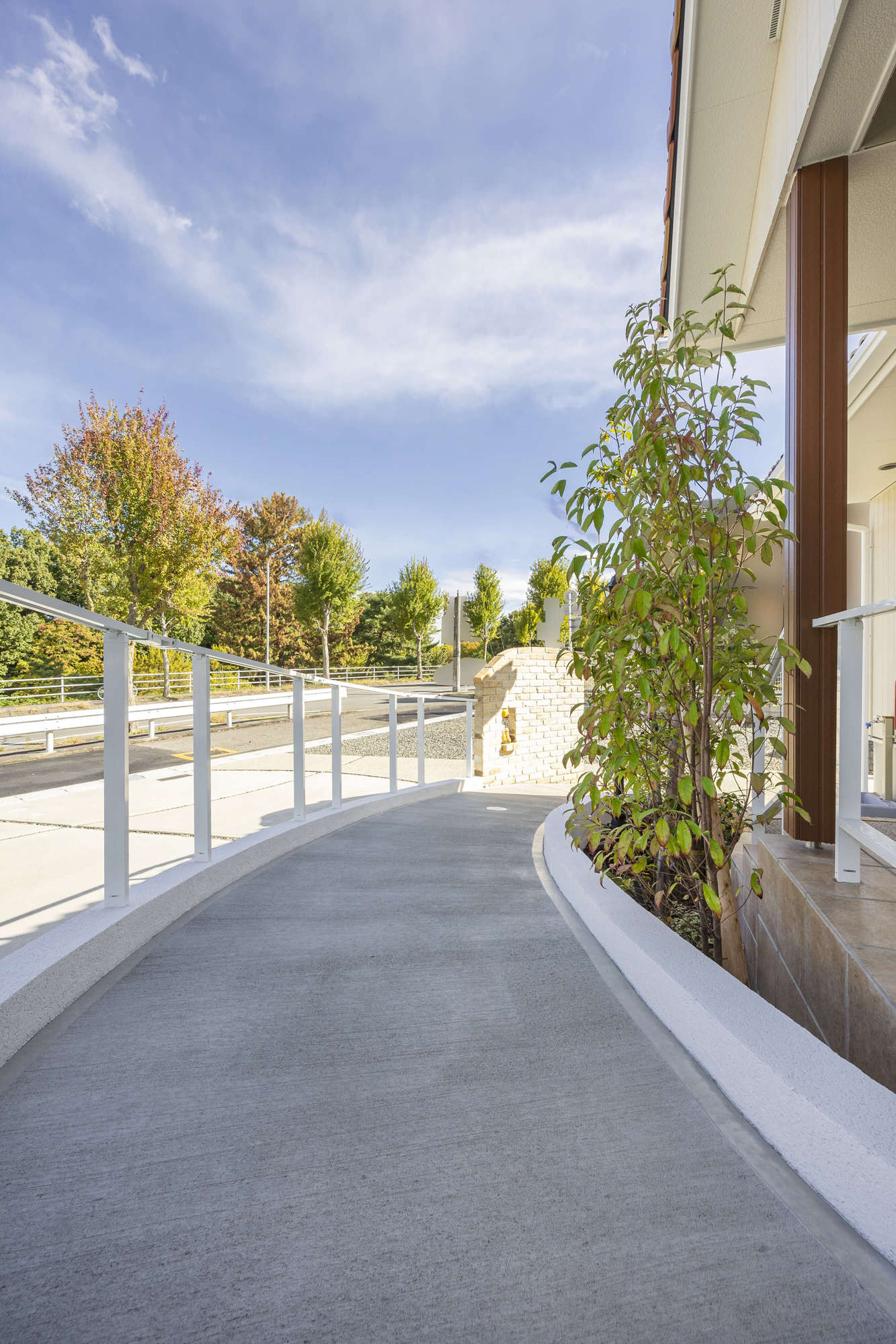 愛知県 名古屋市 新築外構 スロープ 施工例 スウェーデンハウス かわいい おしゃれ 古レンガ アプローチ 門まわり