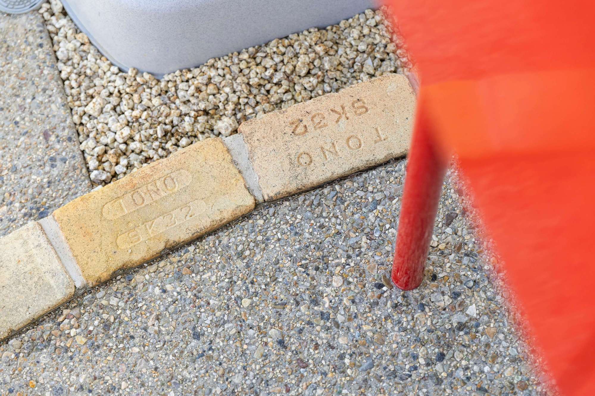 愛知県 名古屋市 新築外構 スロープ 施工例 スウェーデンハウス かわいい おしゃれ 古レンガ アプローチ 門まわり