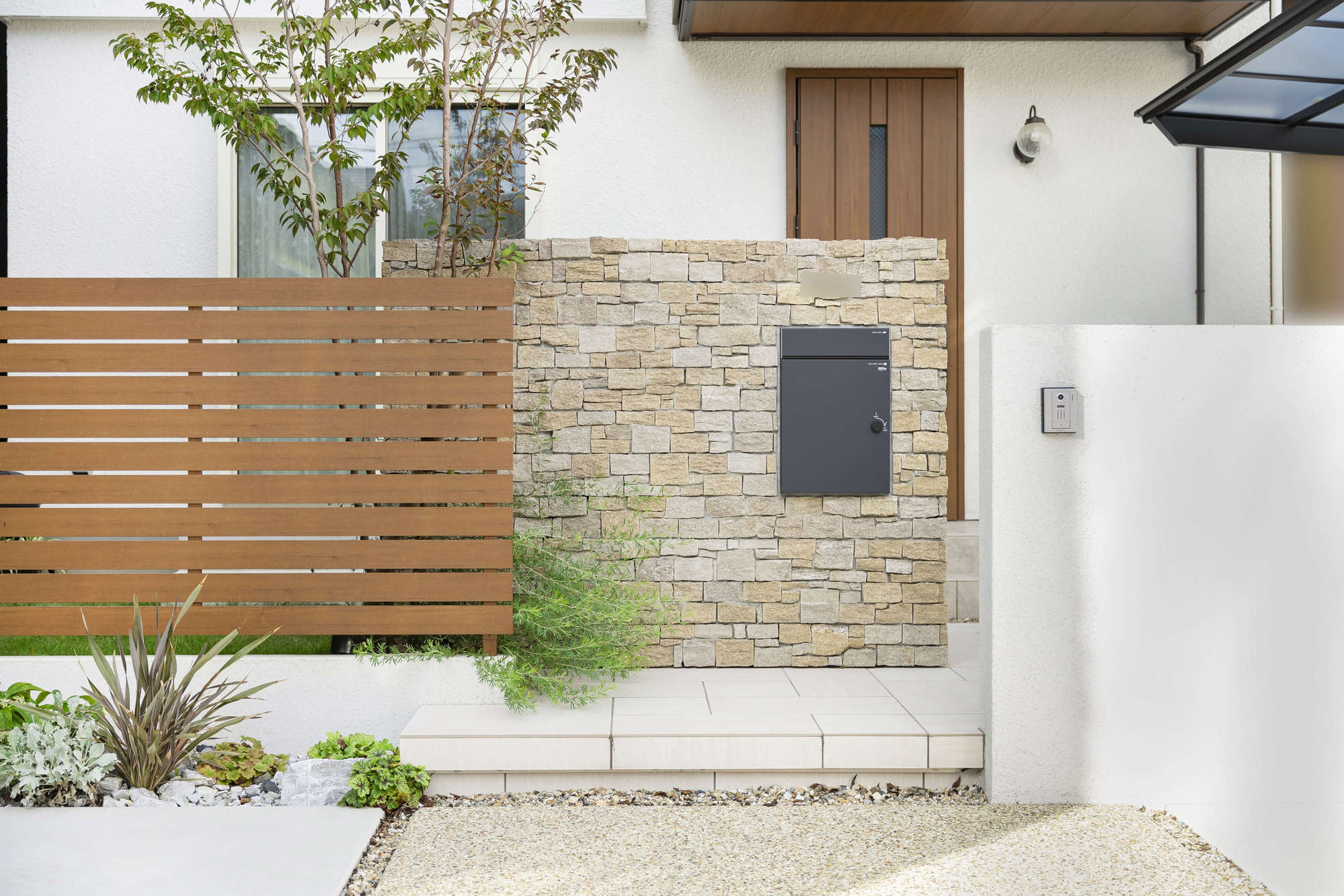 三井ホーム 新築外構 外構 フェンス ナチュラル デザイン エクステリア 自然石 サイクルポート 植栽 かわいい 愛知県 名古屋市