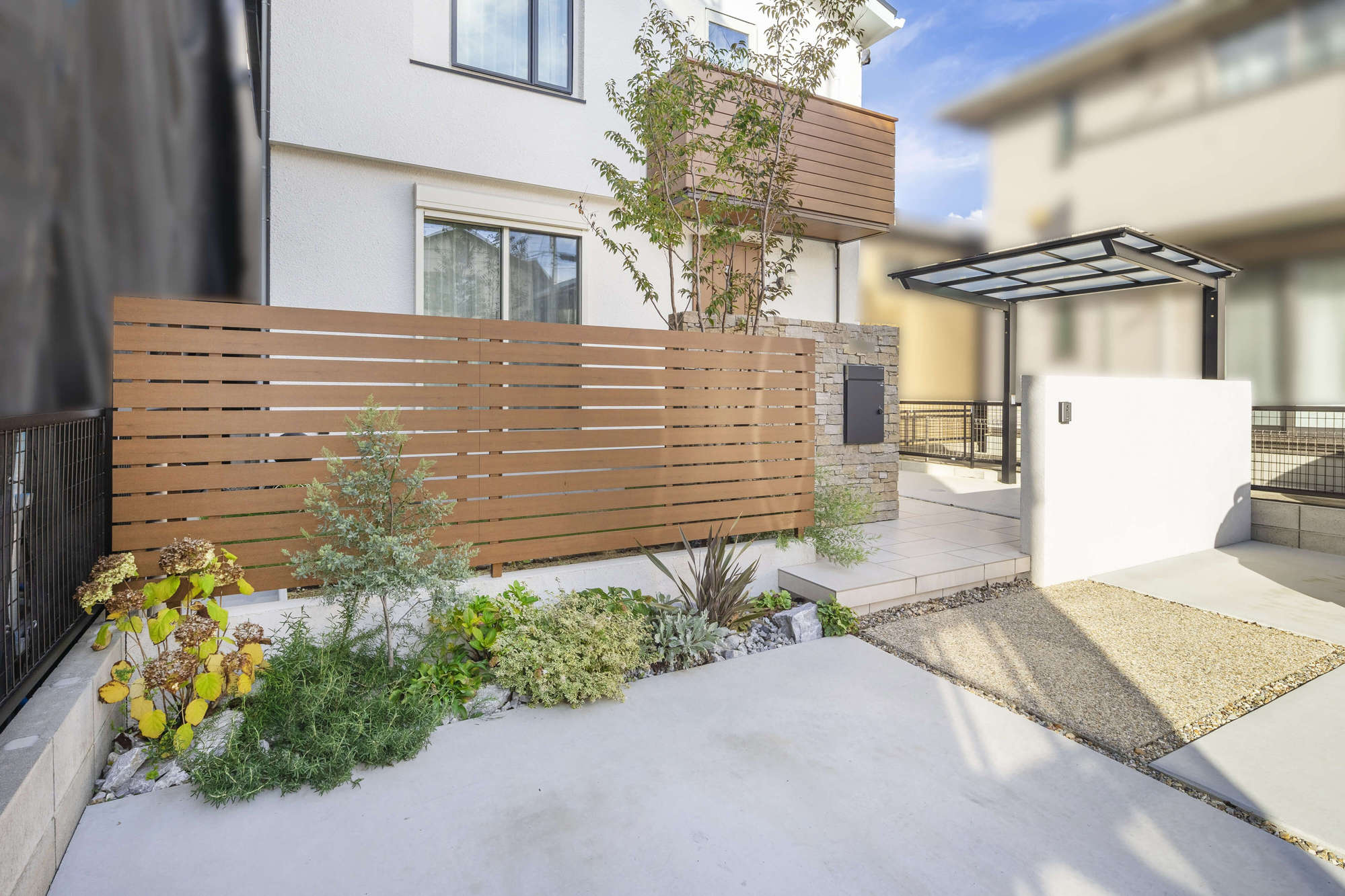 三井ホーム 新築外構 外構 フェンス ナチュラル デザイン エクステリア 自然石 サイクルポート 植栽 かわいい 愛知県 名古屋市