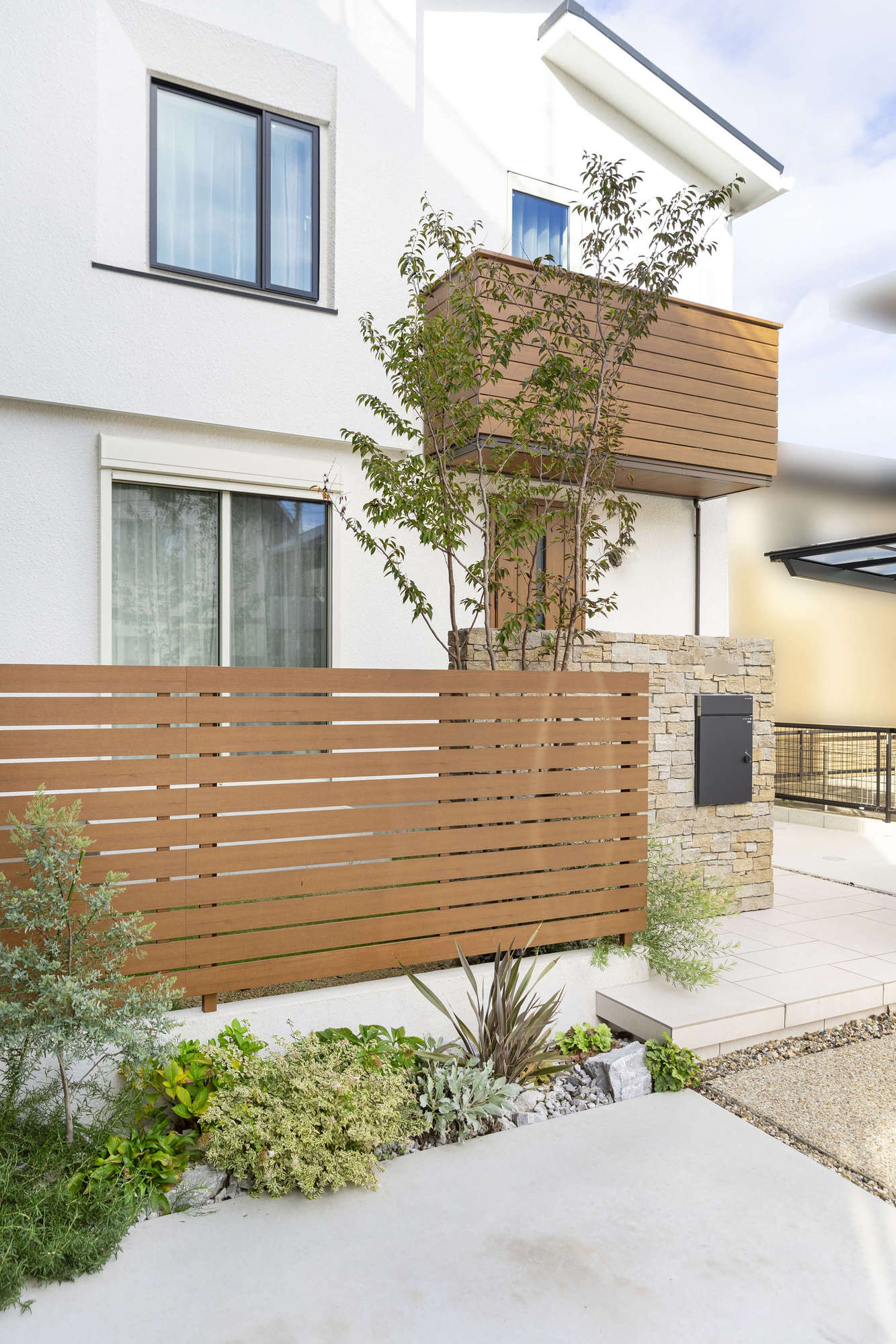 三井ホーム 新築外構 外構 フェンス ナチュラル デザイン エクステリア 自然石 サイクルポート 植栽 かわいい 愛知県 名古屋市