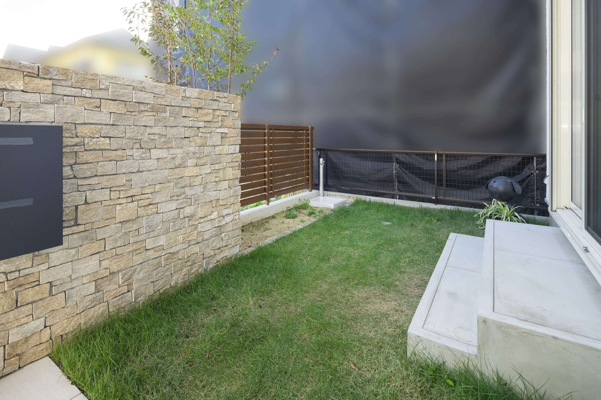 三井ホーム 新築外構 外構 フェンス ナチュラル デザイン エクステリア 自然石 サイクルポート 植栽 かわいい 愛知県 名古屋市