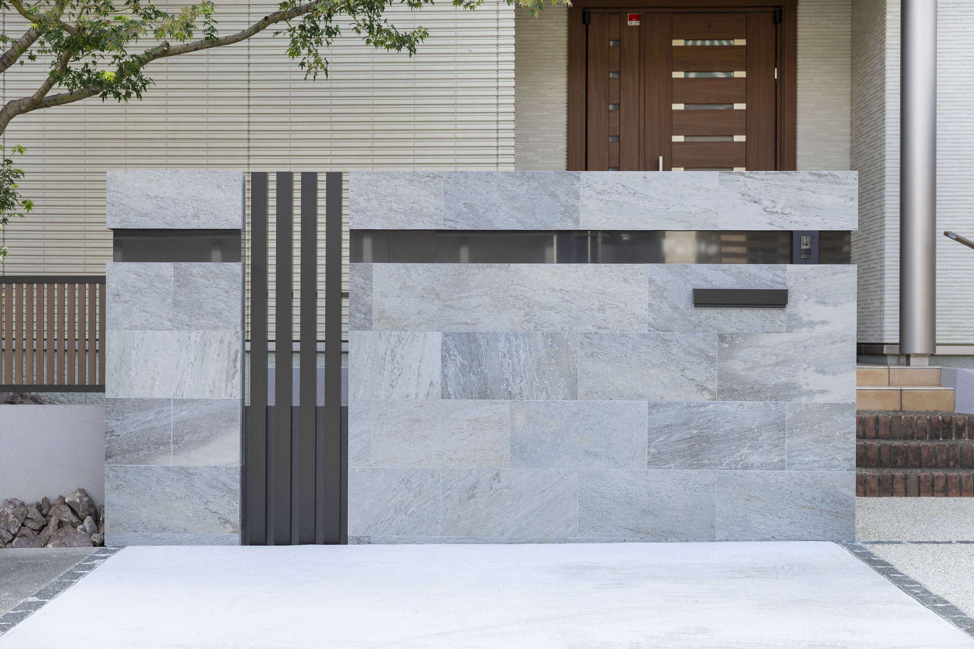 愛知県 名古屋市 外構 エクステリア リフォーム 駐車場 増設  スロープ 剪定 おしゃれ バリアフリー