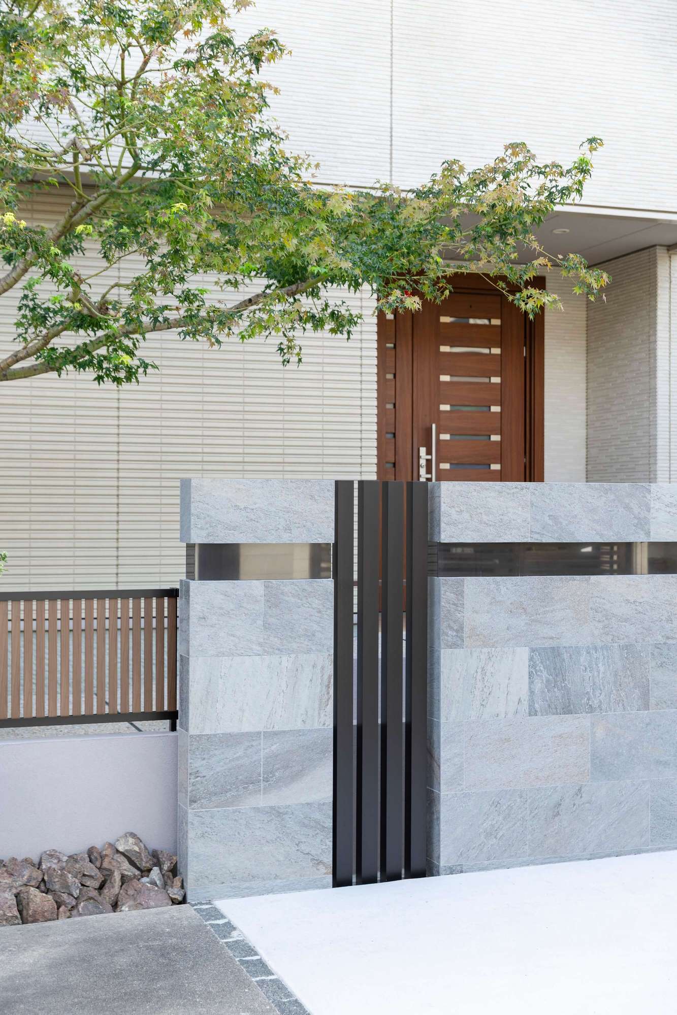 愛知県 名古屋市 外構 エクステリア リフォーム 駐車場 増設  スロープ 剪定 おしゃれ バリアフリー