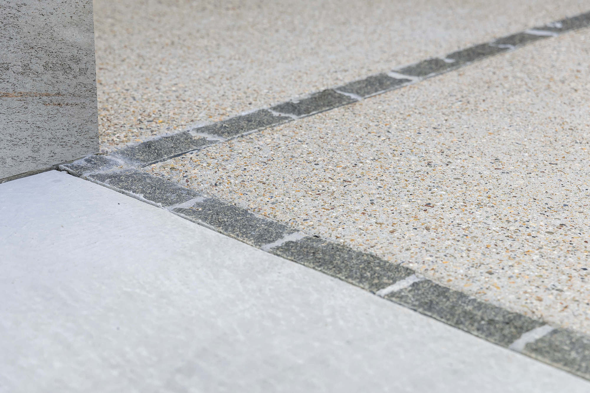 愛知県 名古屋市 外構 エクステリア リフォーム 駐車場 増設  スロープ 剪定 おしゃれ バリアフリー