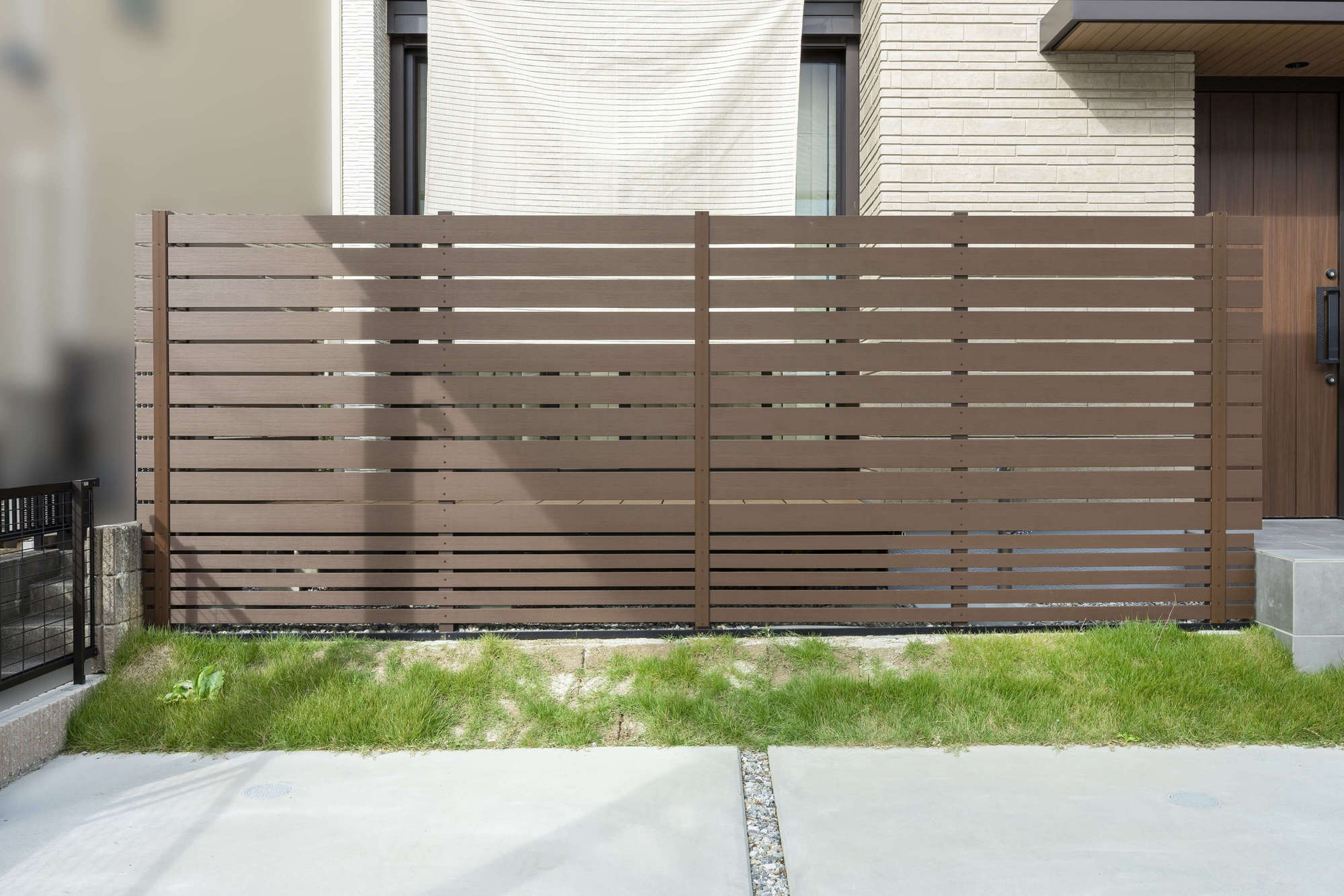 愛知県 名古屋 新築外構 ミサワホーム エクステリアデザイン ガーデンデザイン 門塀 カーポート 芝生 法面